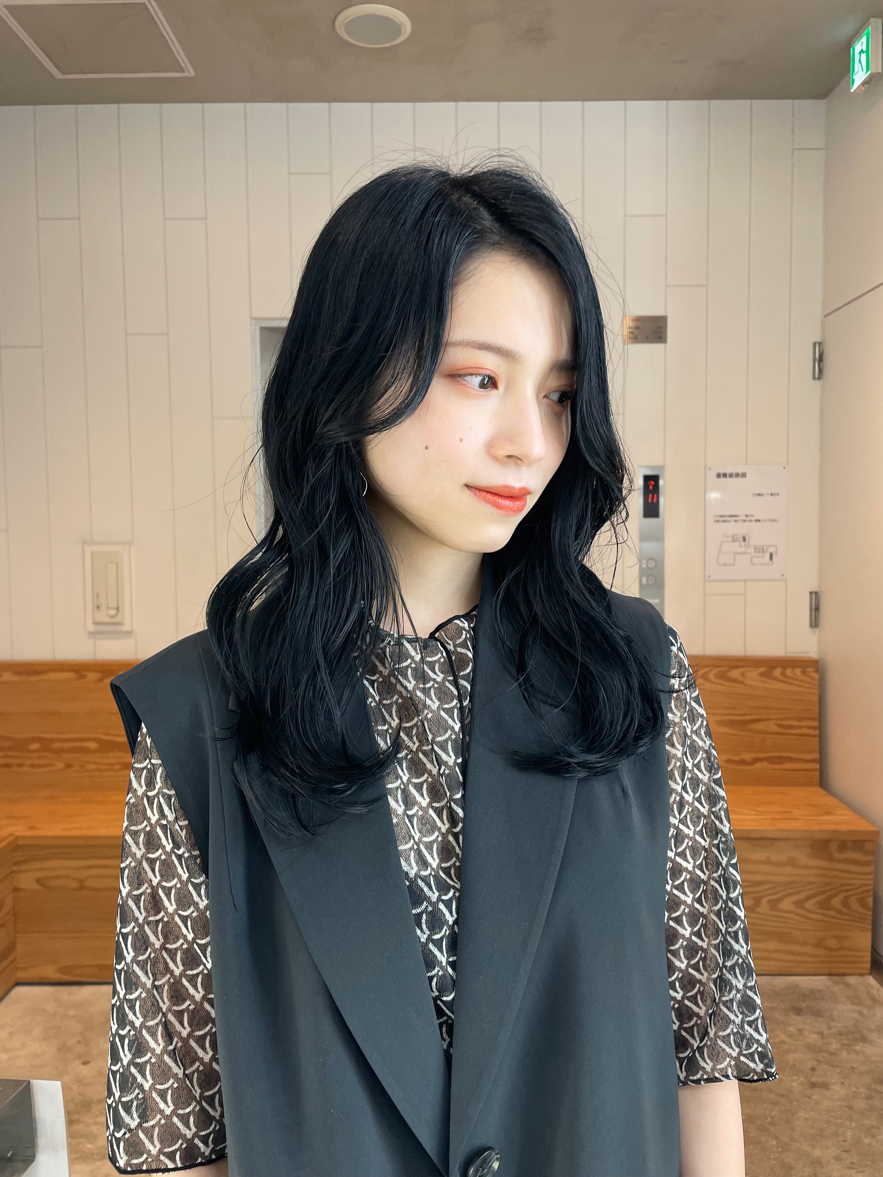 YuGO HAIR 勝どき店【ユーゴヘアカチドキテン】のスタイル紹介。ブルーブラック/暗髪/ブルーカラー/韓国ヘア