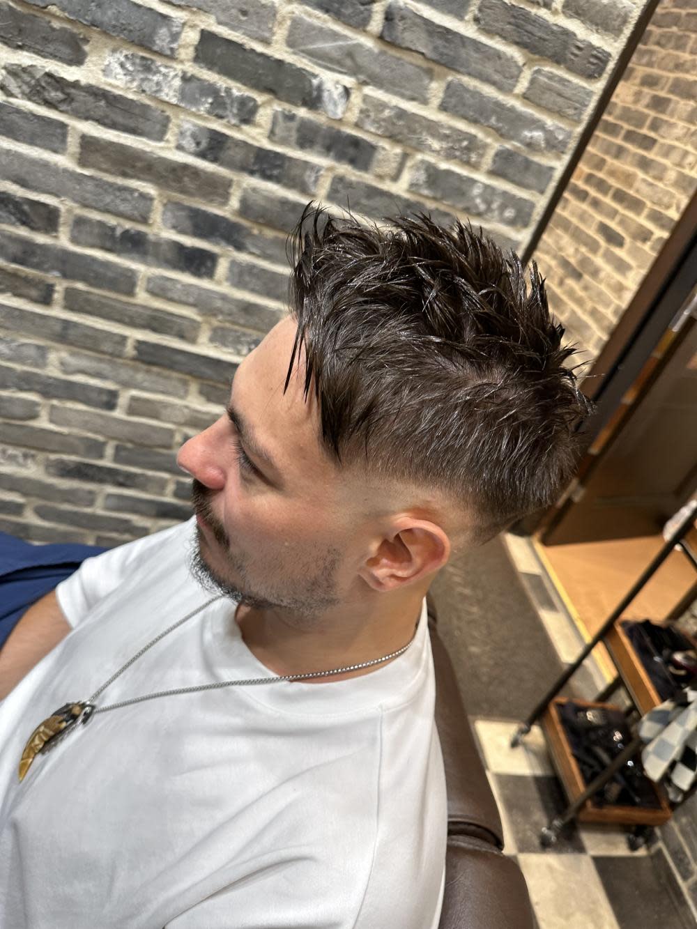 Million Bucks Barbershop 御徒町店【ミリオンバックスバーバーショップ オカチマチテン】のスタイル紹介。スキンフェード×フェザーアップ