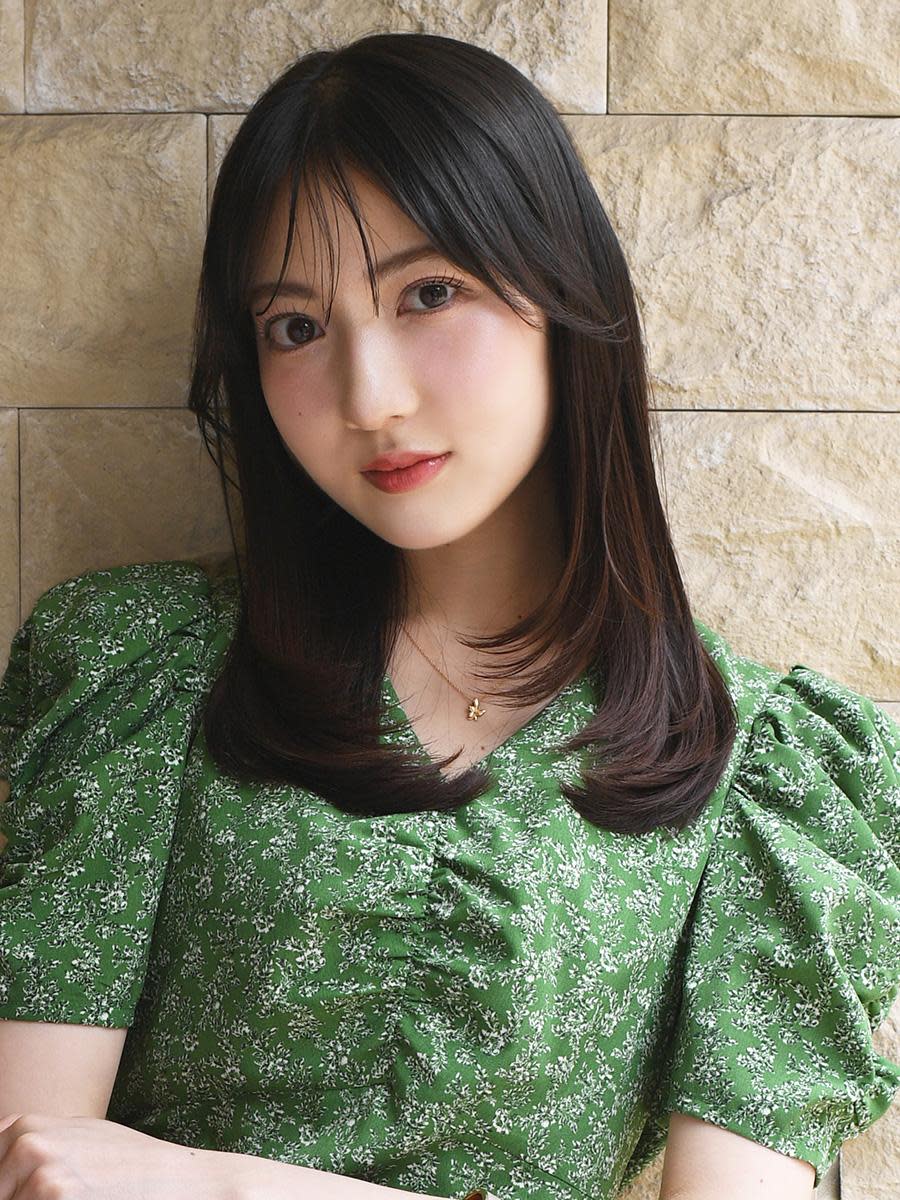 HAIR&MAKE EARTH 溝の口店【ヘアメイク アース ミゾノクチテン】のスタイル紹介。上品レイヤーロング