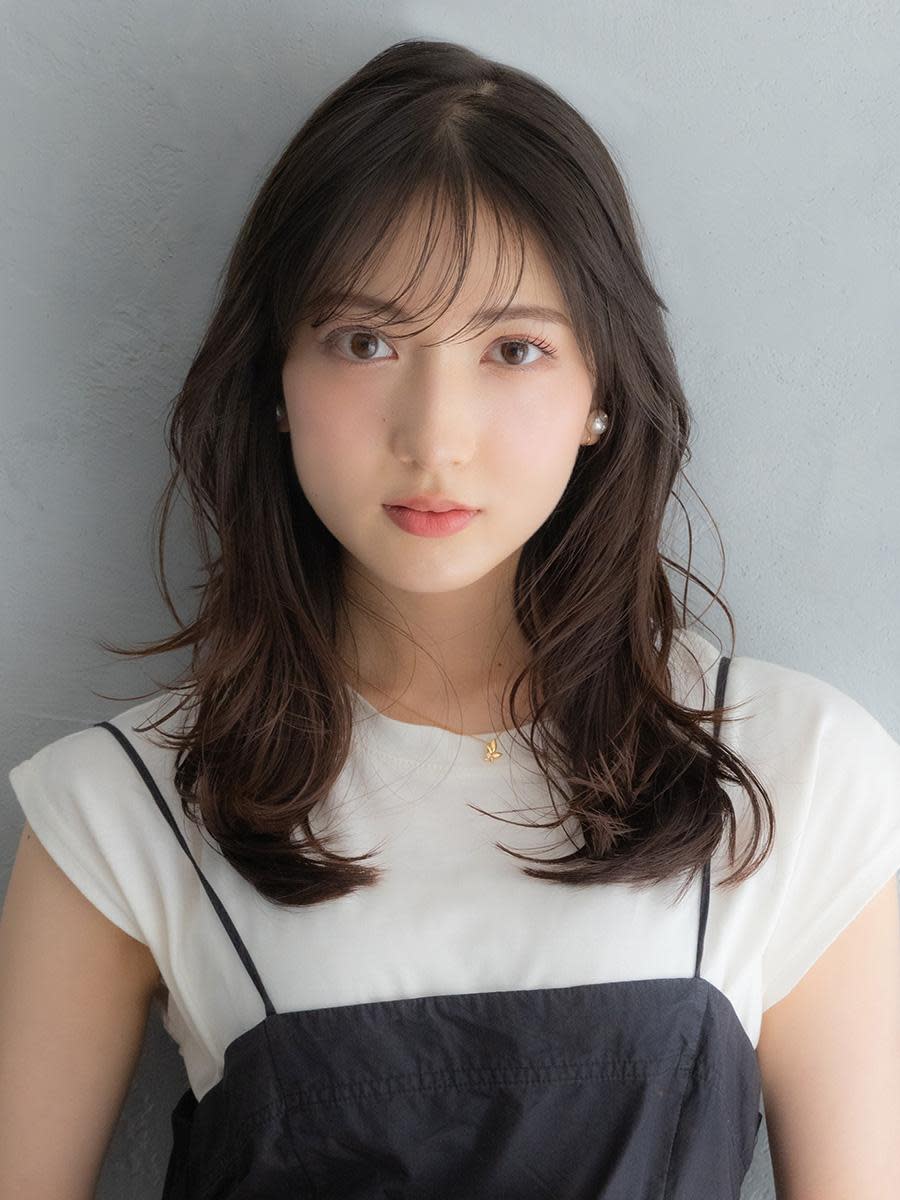 HAIR&MAKE EARTH 溝の口店【ヘアメイク アース ミゾノクチテン】のスタイル紹介。くびれレイヤーロング