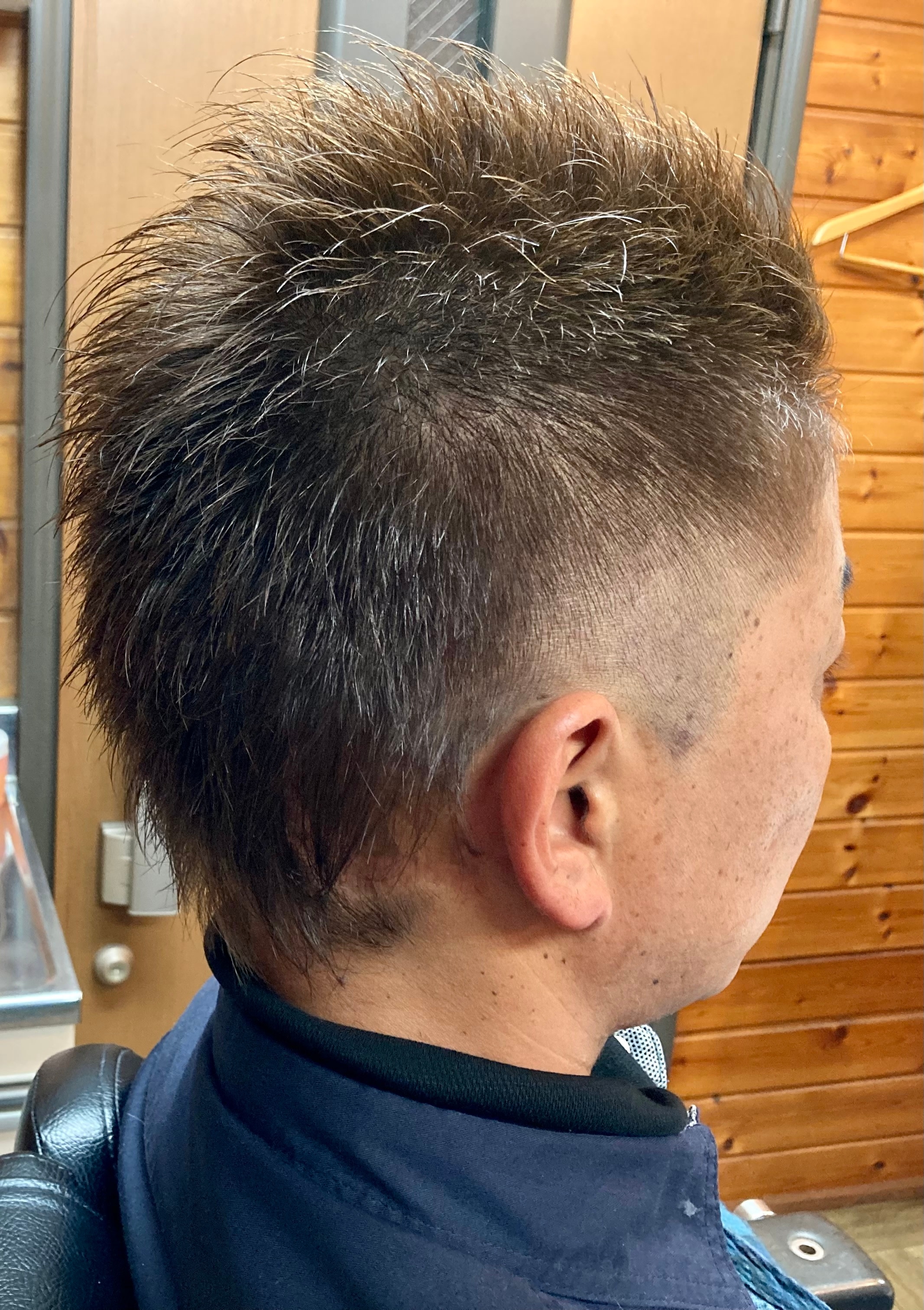 BAR BER TAKEO【バーバータケオ】のスタイル紹介。ソフトモヒカンウルフ