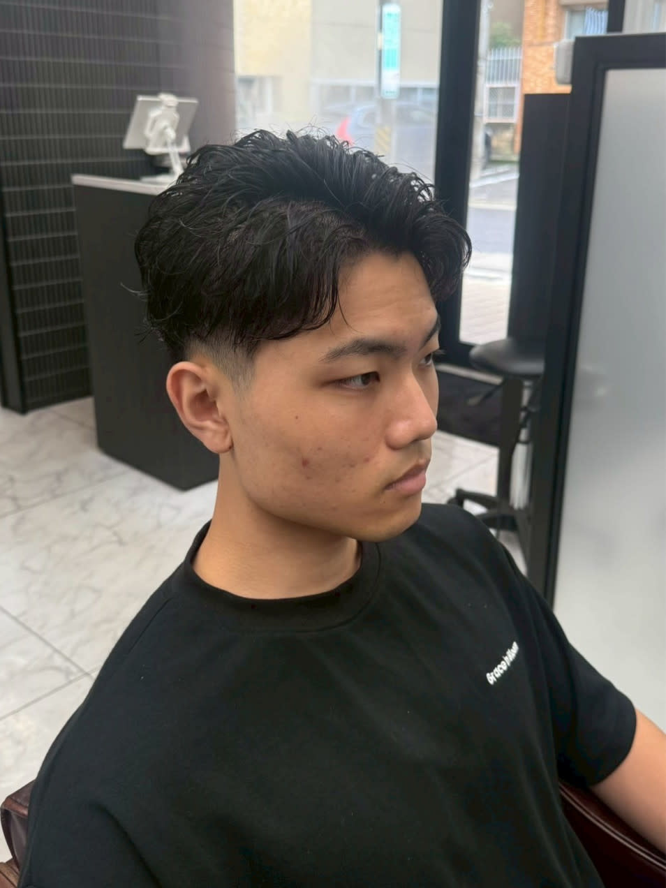 MEN'S SALON SOLEIL by alfRed【メンズサロンソレイユ バイアルフレッド】のスタイル紹介。ツーブロック　刈り上げ　アップバング　　ビジネスショート