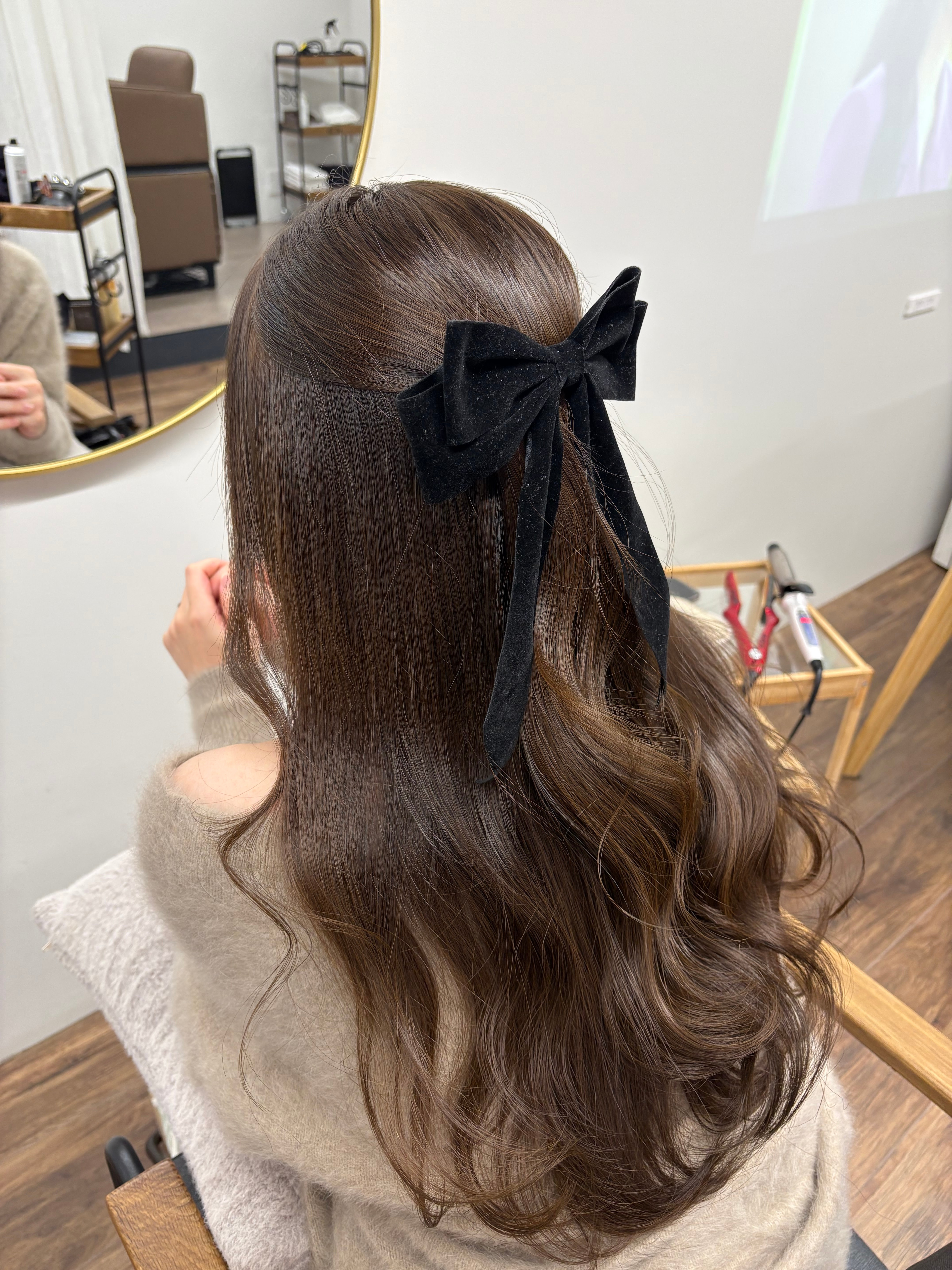 tre/e' hair salon【ツリーヘアサロン】のスタイル紹介。オリーブベージュ