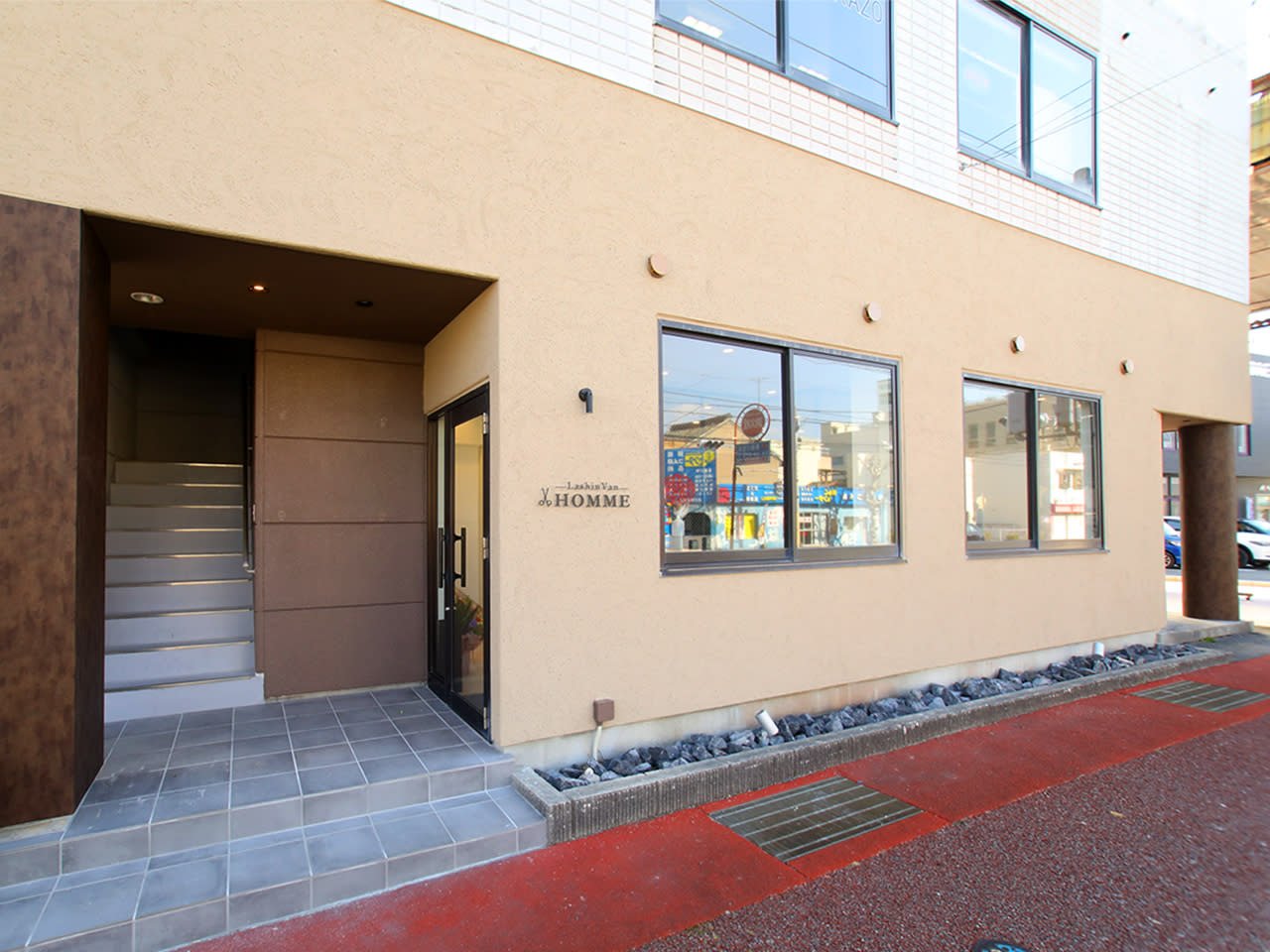 LashinVan HOMMEのアイキャッチ画像