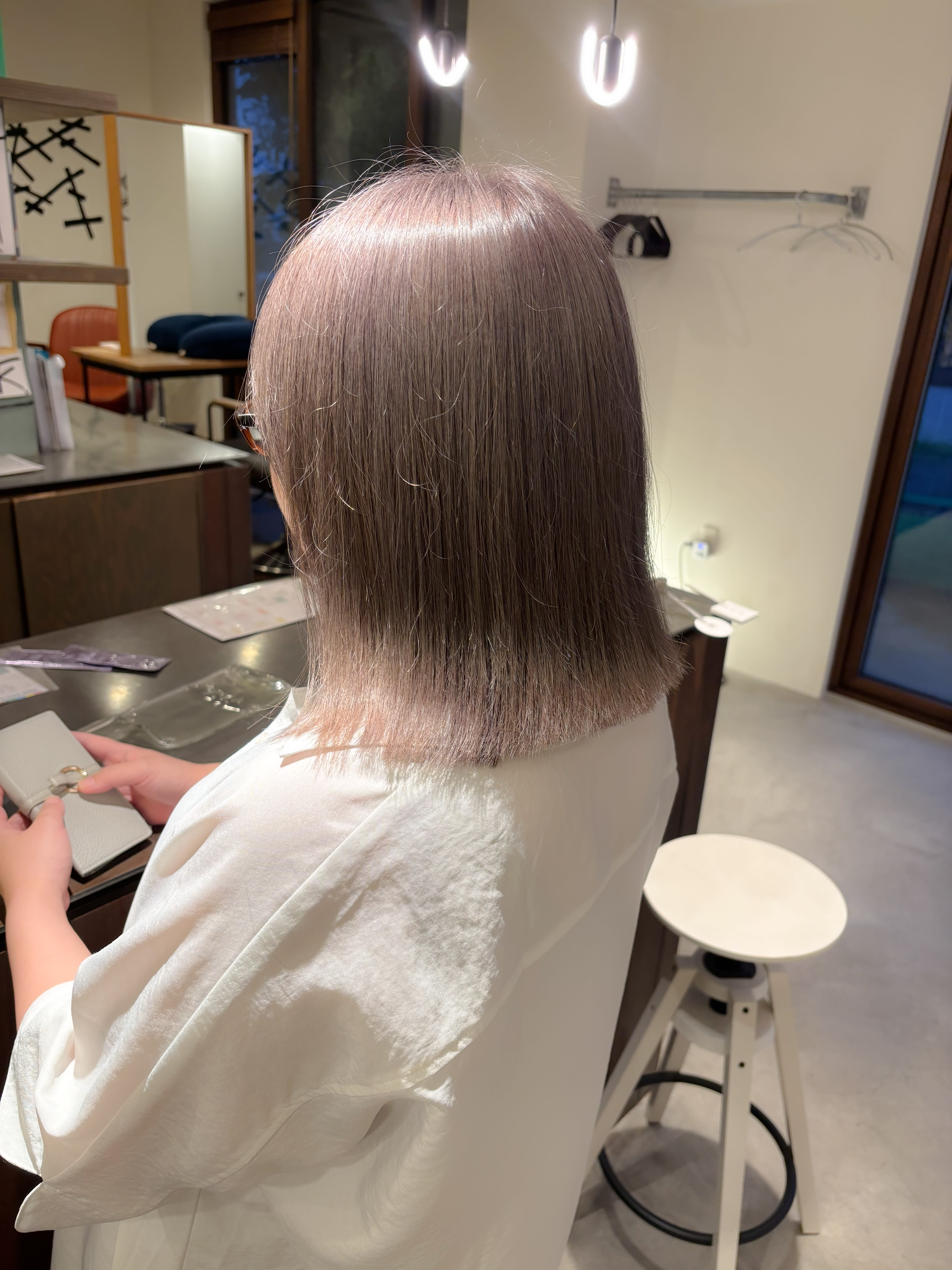 marugi【マルジ】のスタイル紹介。ハイトーンのグレージュカラー