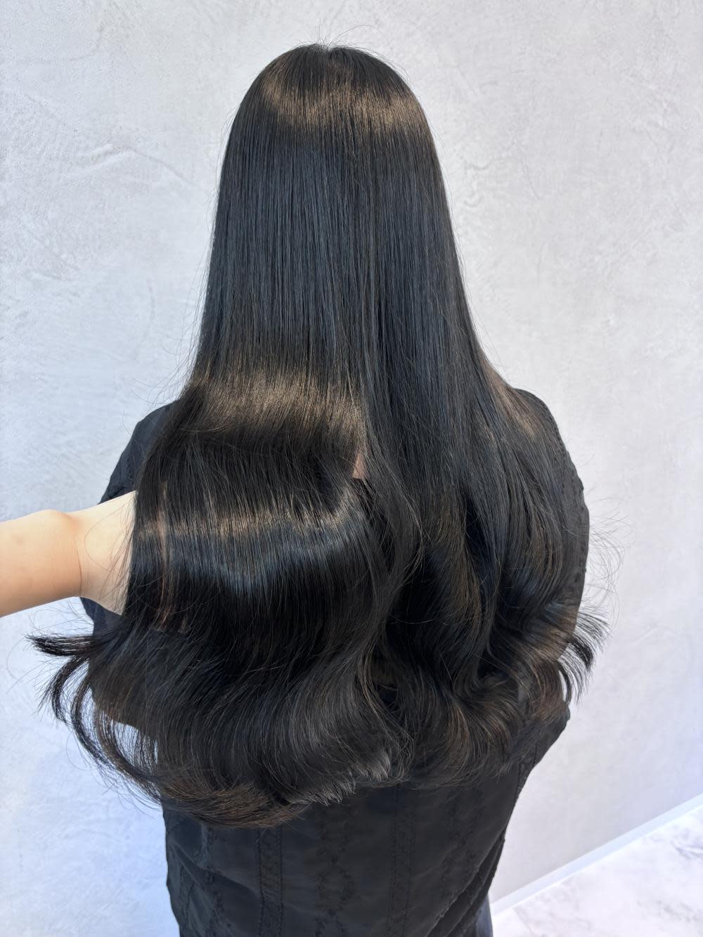 Ess 艶髪/髪質改善/韓国風【エスツヤガミカミシツカイゼンカンコクフウ】のスタイル紹介。Ryouka/暗黒/韓国ヘア/艶髪/髪質改善