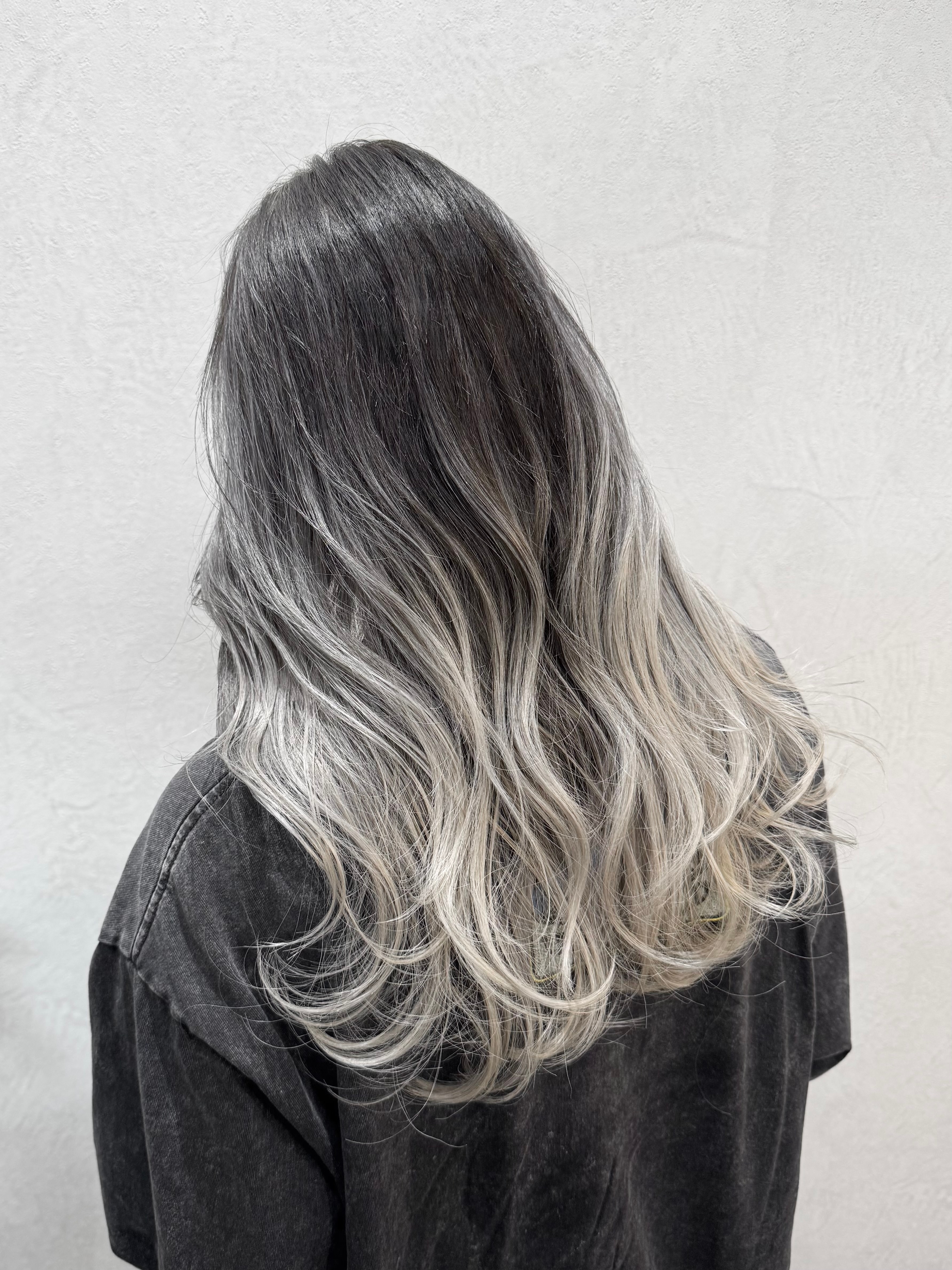 Salon de Qualia【サロンドクオリア】のスタイル紹介。プリンが気にならないカラー/外国人風バレイヤージュ