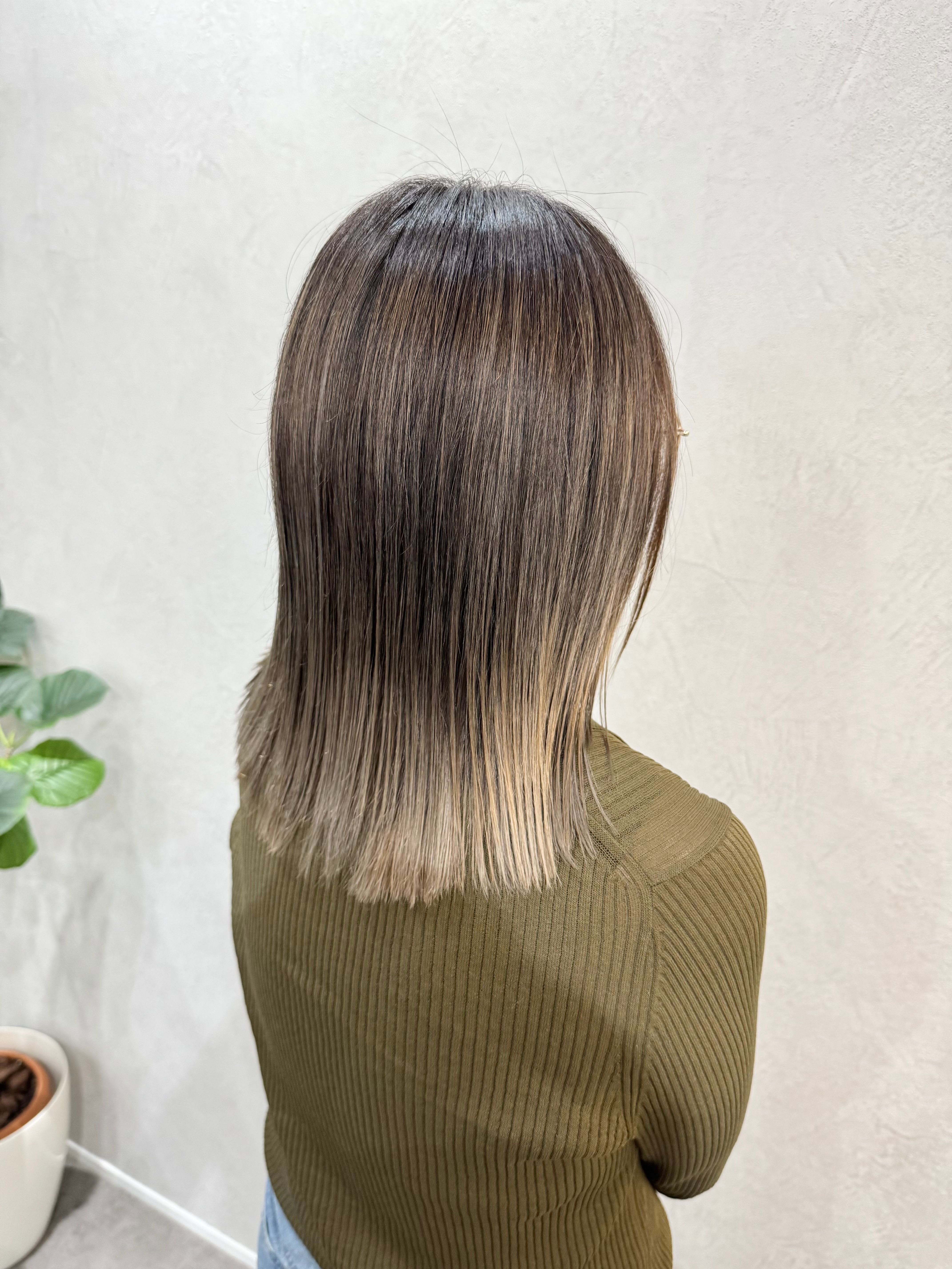 Salon de Qualia【サロンドクオリア】のスタイル紹介。プリンが気にならないカラー/外国人風バレイヤージュ