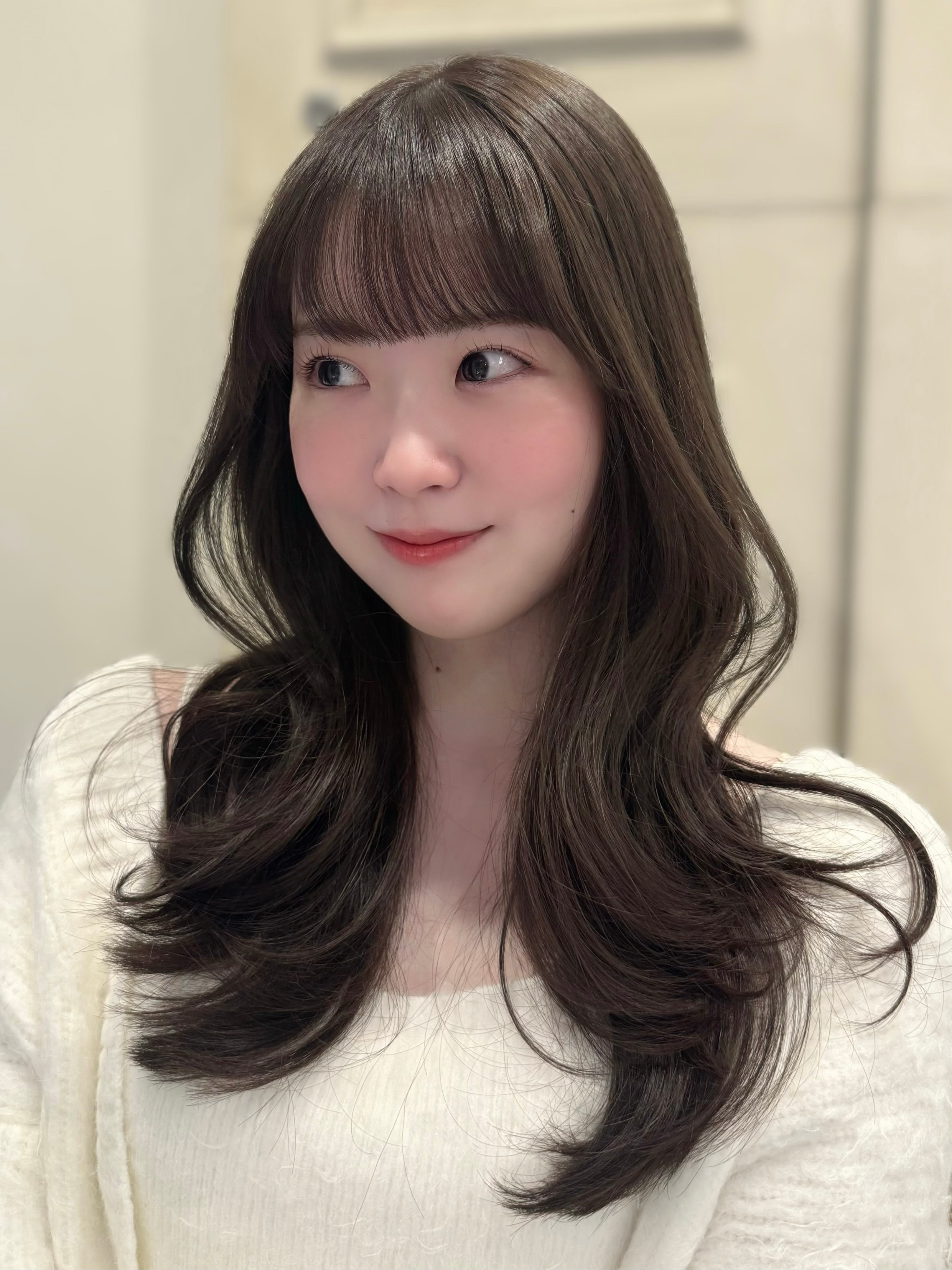 髪質改善カラー/髪質改善トリートメント/韓国ヘア Lilly by FORTE 静岡駅前店【リリーバイフォルテ シズオカエキマエテン】のスタイル紹介。ふんわりミディアムレイヤー