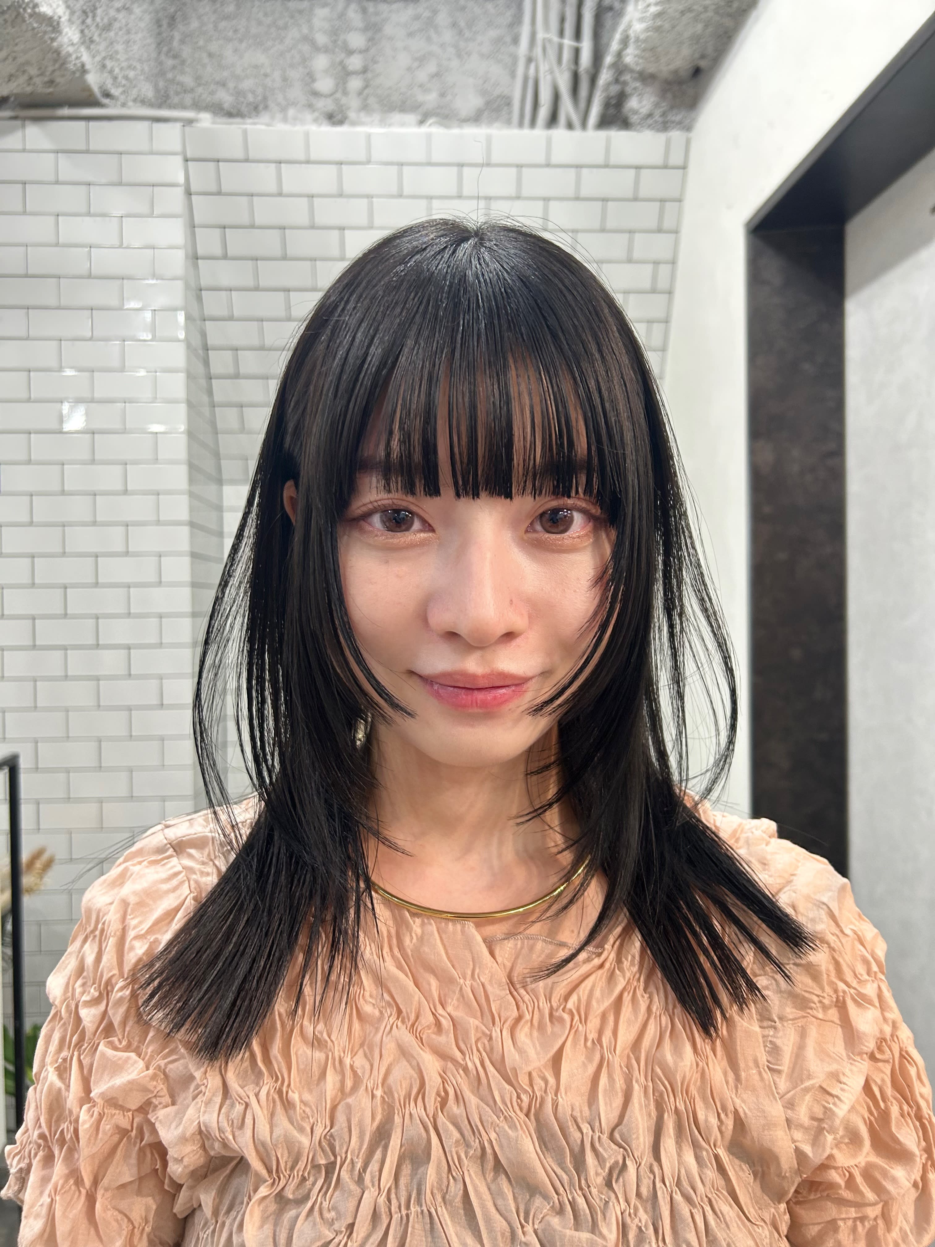 Legare【レガーレ】のスタイル紹介。【広島韓国ヘア】抜け感ミディアムレイヤー×グレーブラック