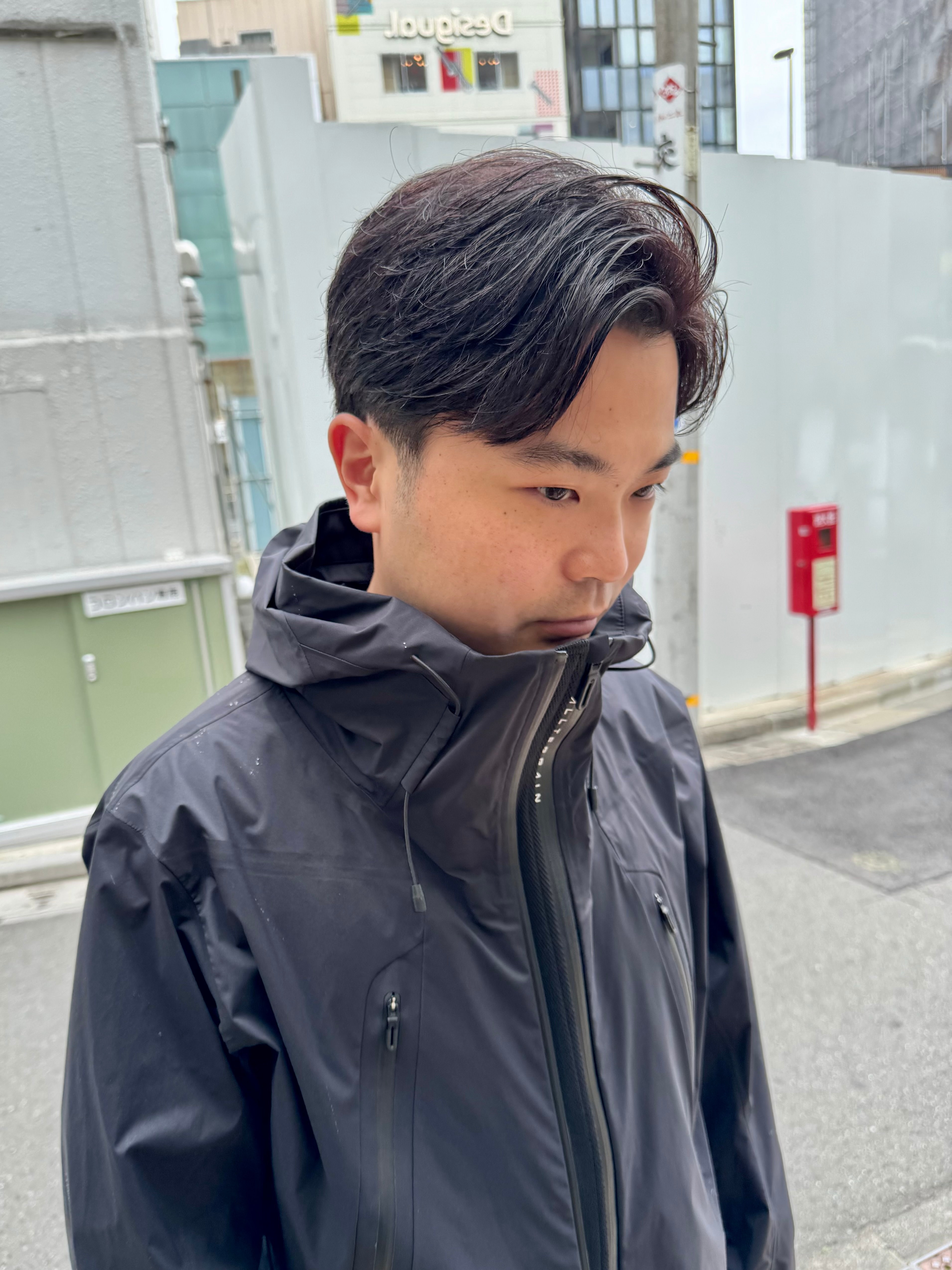 Hair ALES 原宿【ヘアーアレスハラジュク】のスタイル紹介。ビジネスセンターパート/2wayバング/七三分/刈り上げ