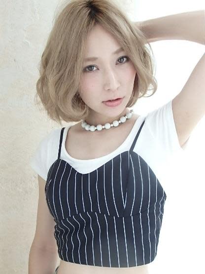 SOURCE 塚口【ソース ツカグチ】のスタイル紹介。ハイトーン♪こなれミディアムボブ