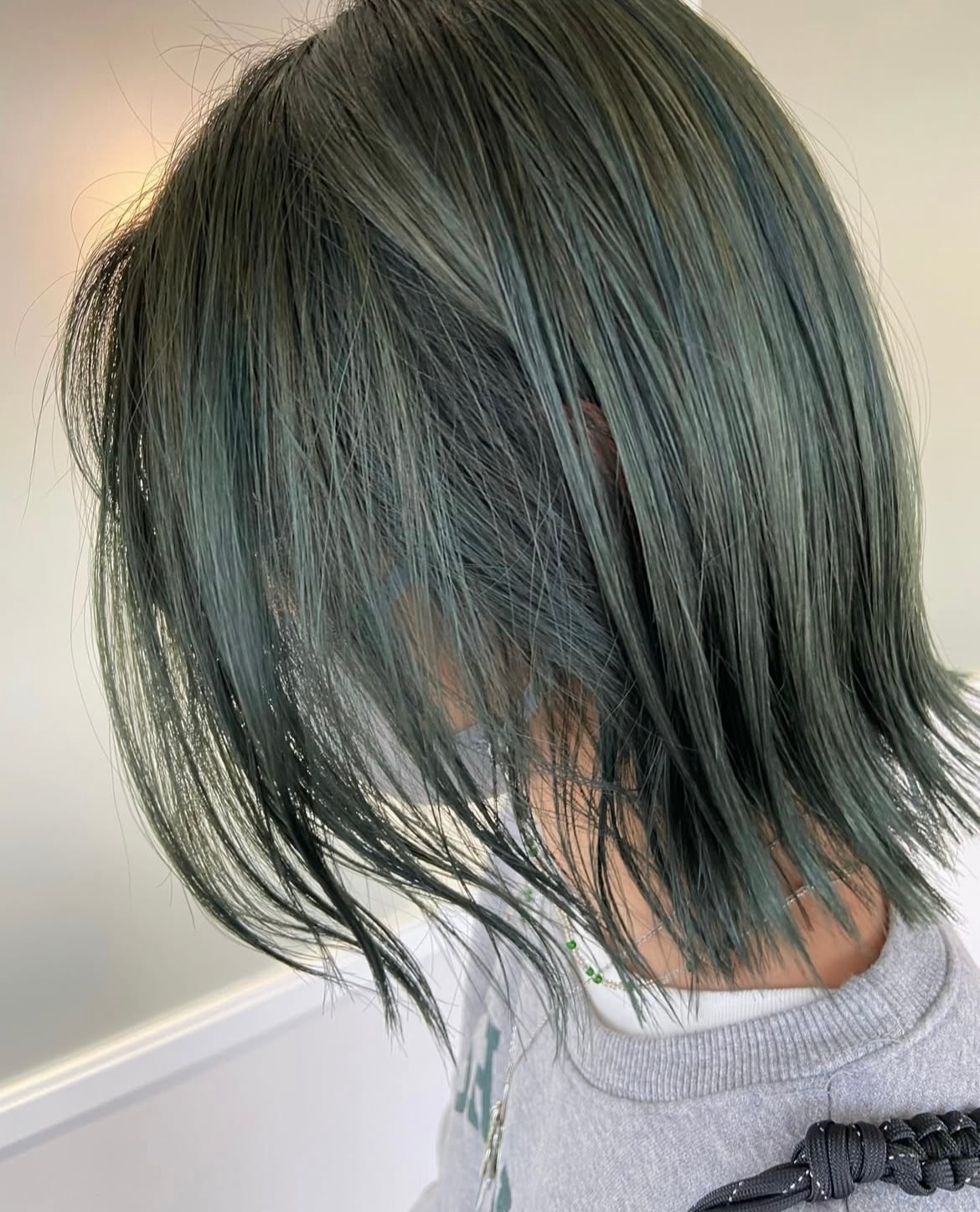 サキュウ hair by velica【サキュウヘアーバイヴェリカ】のスタイル紹介。− smoke green −