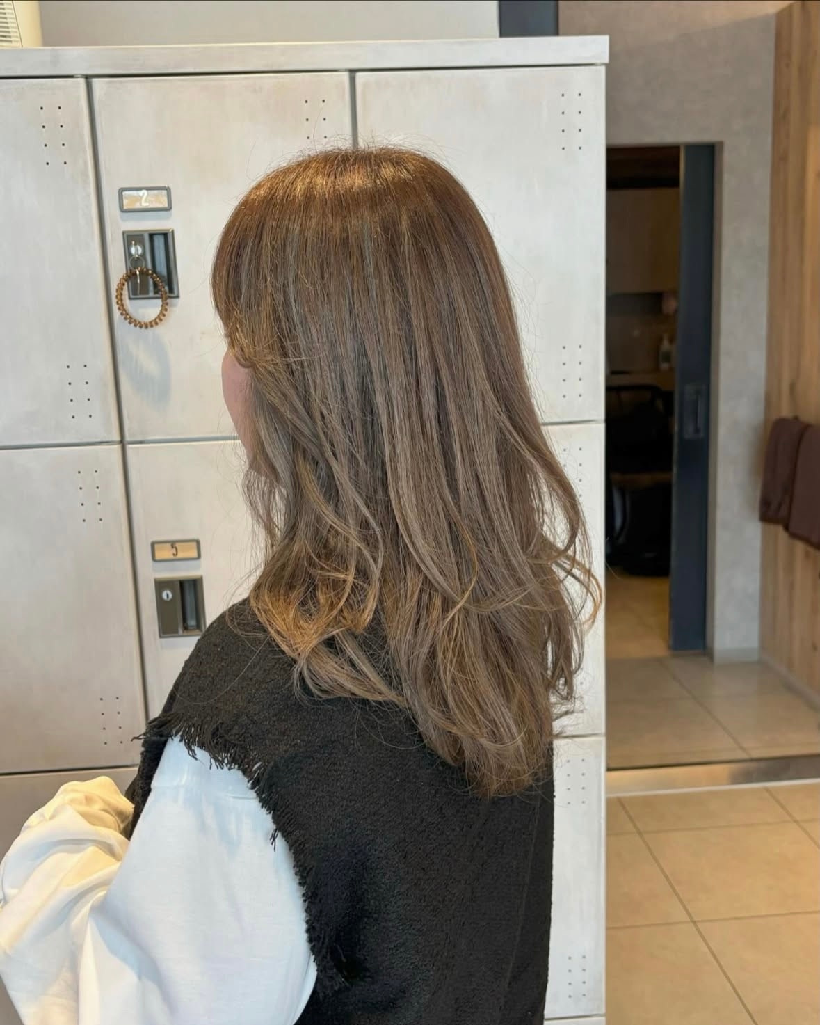 ann CHEEKS 貝塚店【アンチークス】のスタイル紹介。オリーブベージュ