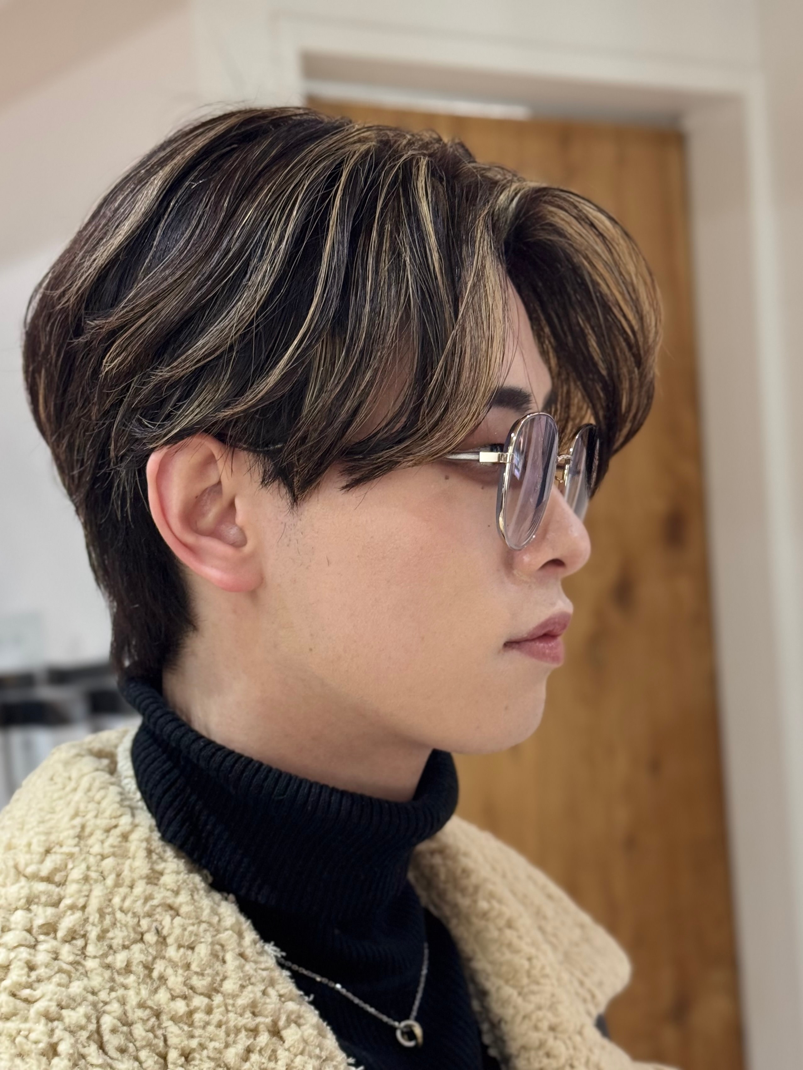 QOL villa mens salon 立川北口【クオル ヴィラ メンズサロンタチカワ】のスタイル紹介。メッシュキャップハイライトセンターパートニュアンスパーマ