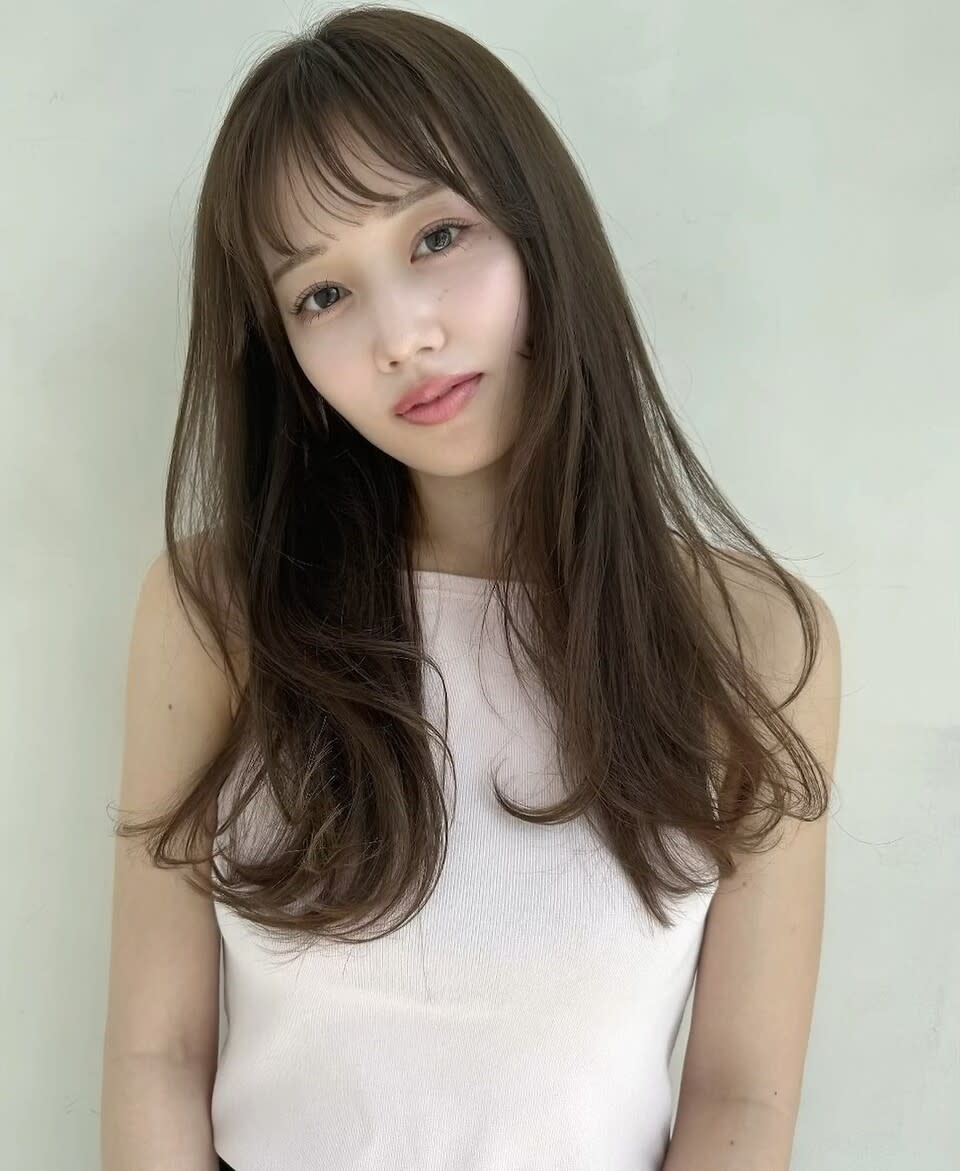 ZACC vie 【ザック ヴィ】【ザック ヴィ】のスタイル紹介。レイヤーカット/セミロング/グレージュ/大人かわいい