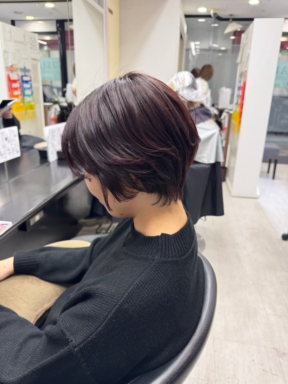 AIZU本厚木 白髪ぼかし ハイライト バレイヤージュ 髪質改善【アイズホンアツギ シラガボカシ ハイライト バレイヤージュ カミシツカイゼン】のスタイル紹介。AIZU本厚木 【アイズ】×スタイル