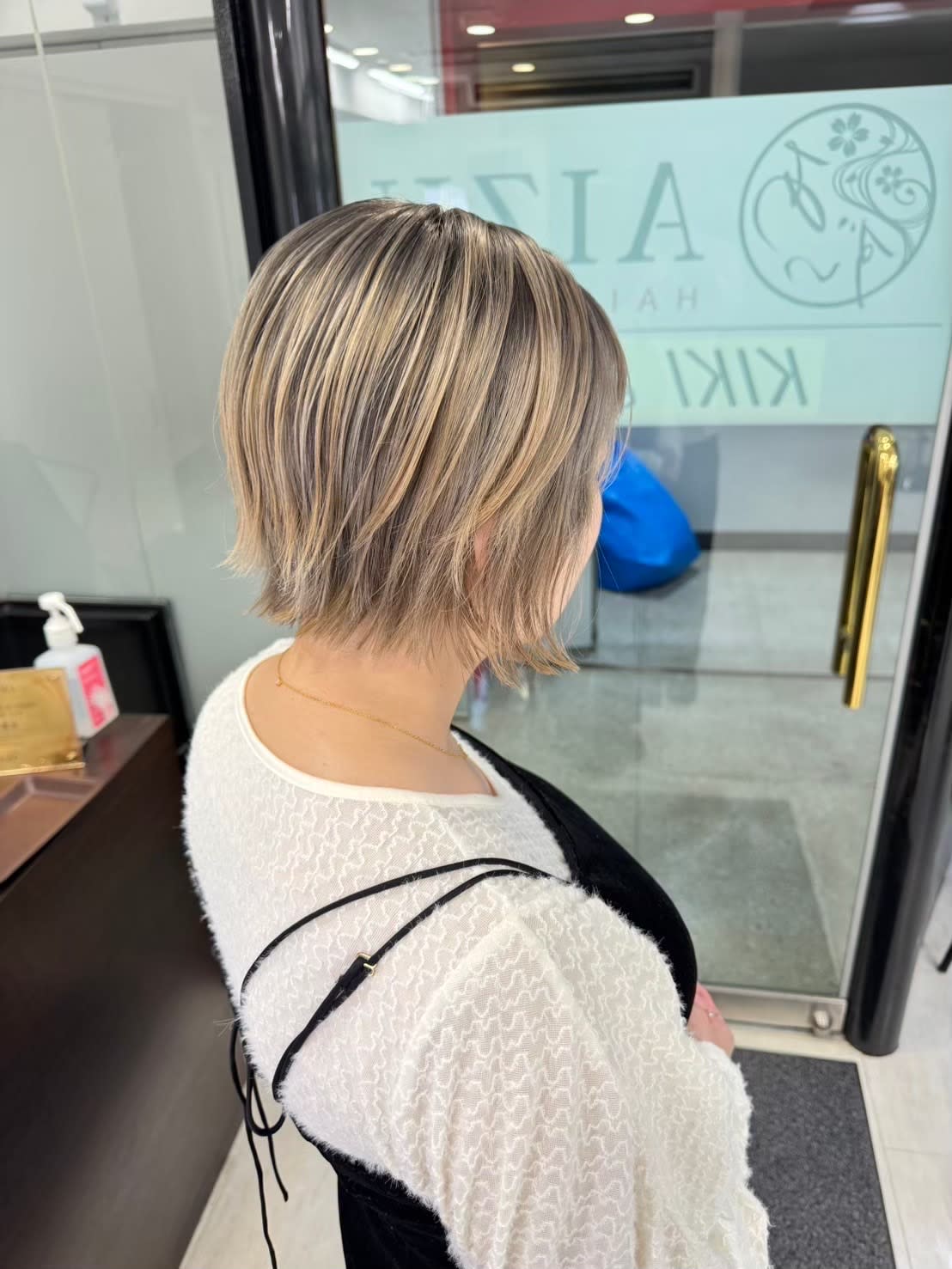 AIZU本厚木 白髪ぼかし ハイライト バレイヤージュ 髪質改善【アイズホンアツギ シラガボカシ ハイライト バレイヤージュ カミシツカイゼン】のスタイル紹介。AIZU本厚木 【アイズ】×スタイル