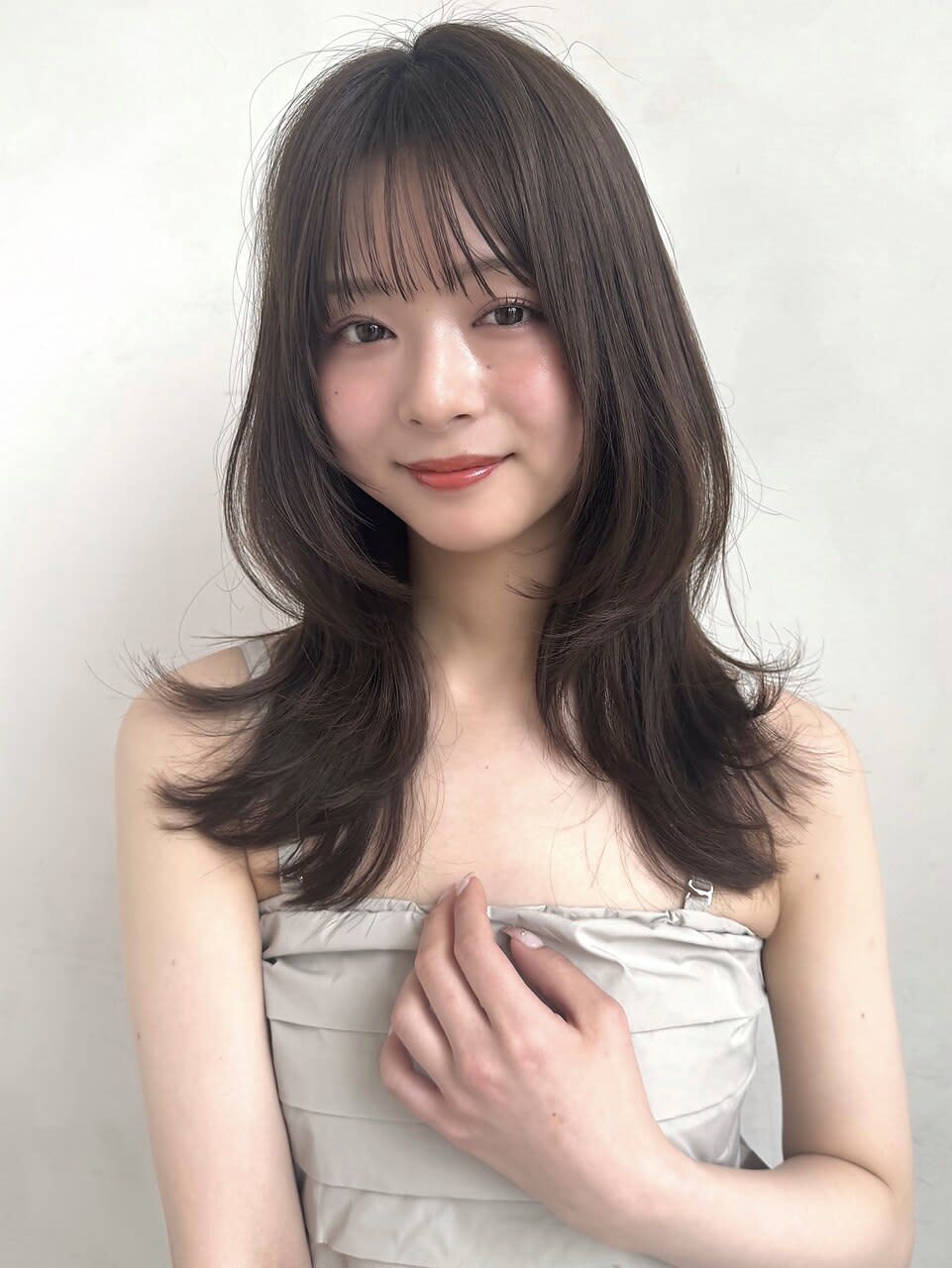 ZACC raffine【ザック ラフィネ】【ザック ラフィネ】のスタイル紹介。ミディアムレイヤー/顔まわりカット/ブリーチなしカラー