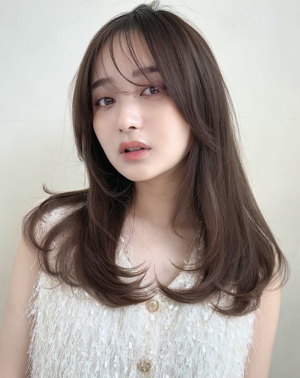 ZACC raffine【ザック ラフィネ】【ザック ラフィネ】のスタイル紹介。ミディアムレイヤー/グレージュ/簡単スタイリング