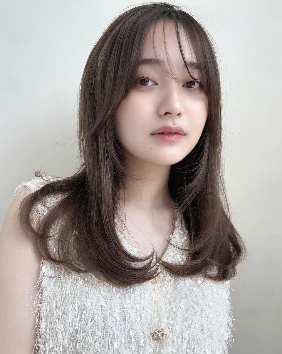 ZACC raffine【ザック ラフィネ】【ザック ラフィネ】のスタイル紹介。ミディアムレイヤー/グレージュ/簡単スタイリング