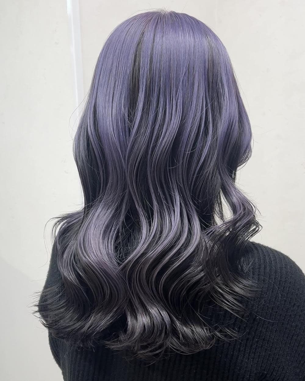 sie by KENJE【シエ バイ ケンジ】のスタイル紹介。ペールパープル×ブラックのアンブレラカラー♪