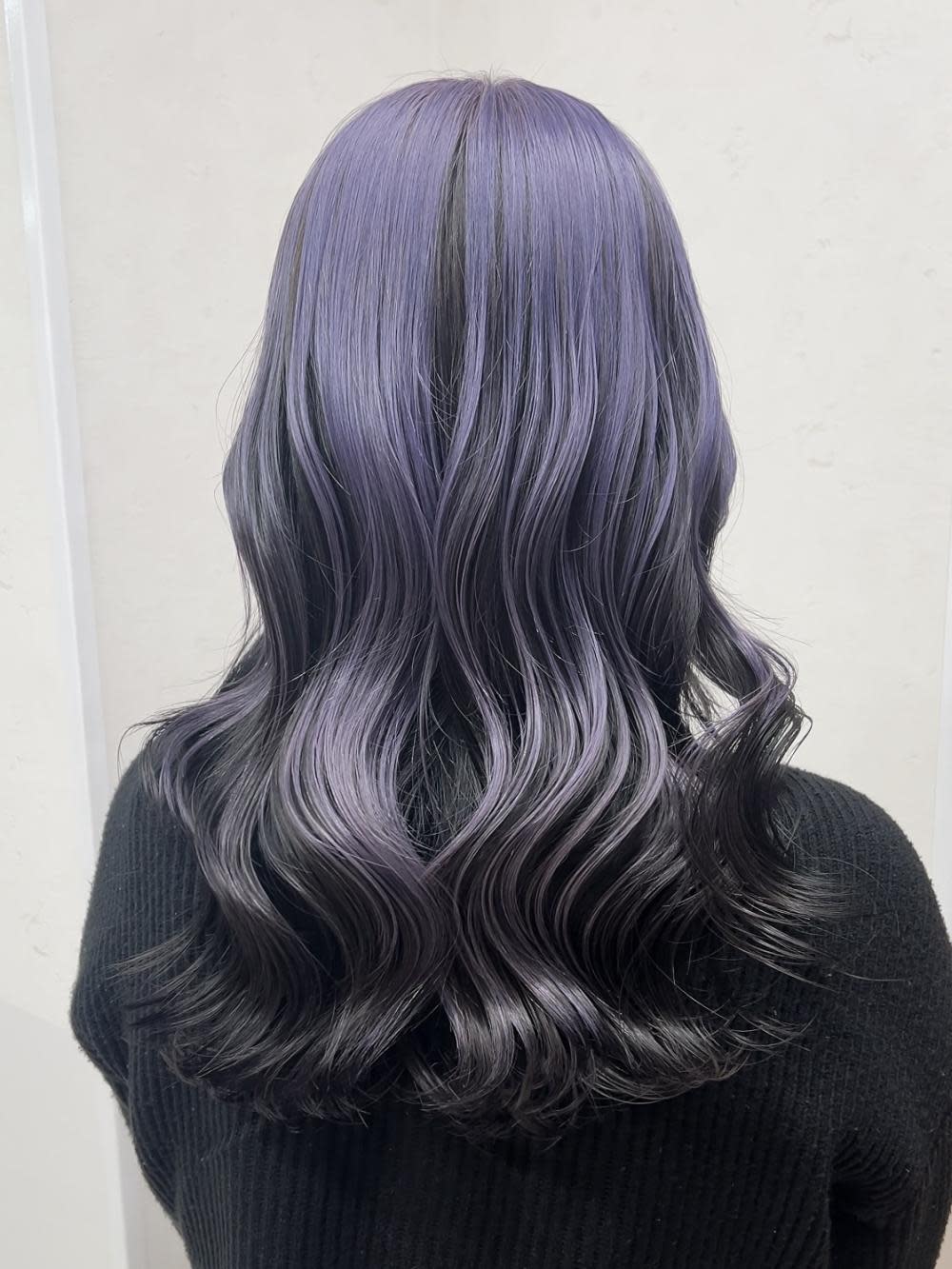 sie by KENJE【シエ バイ ケンジ】のスタイル紹介。ペールパープル×ブラックのアンブレラカラー♪