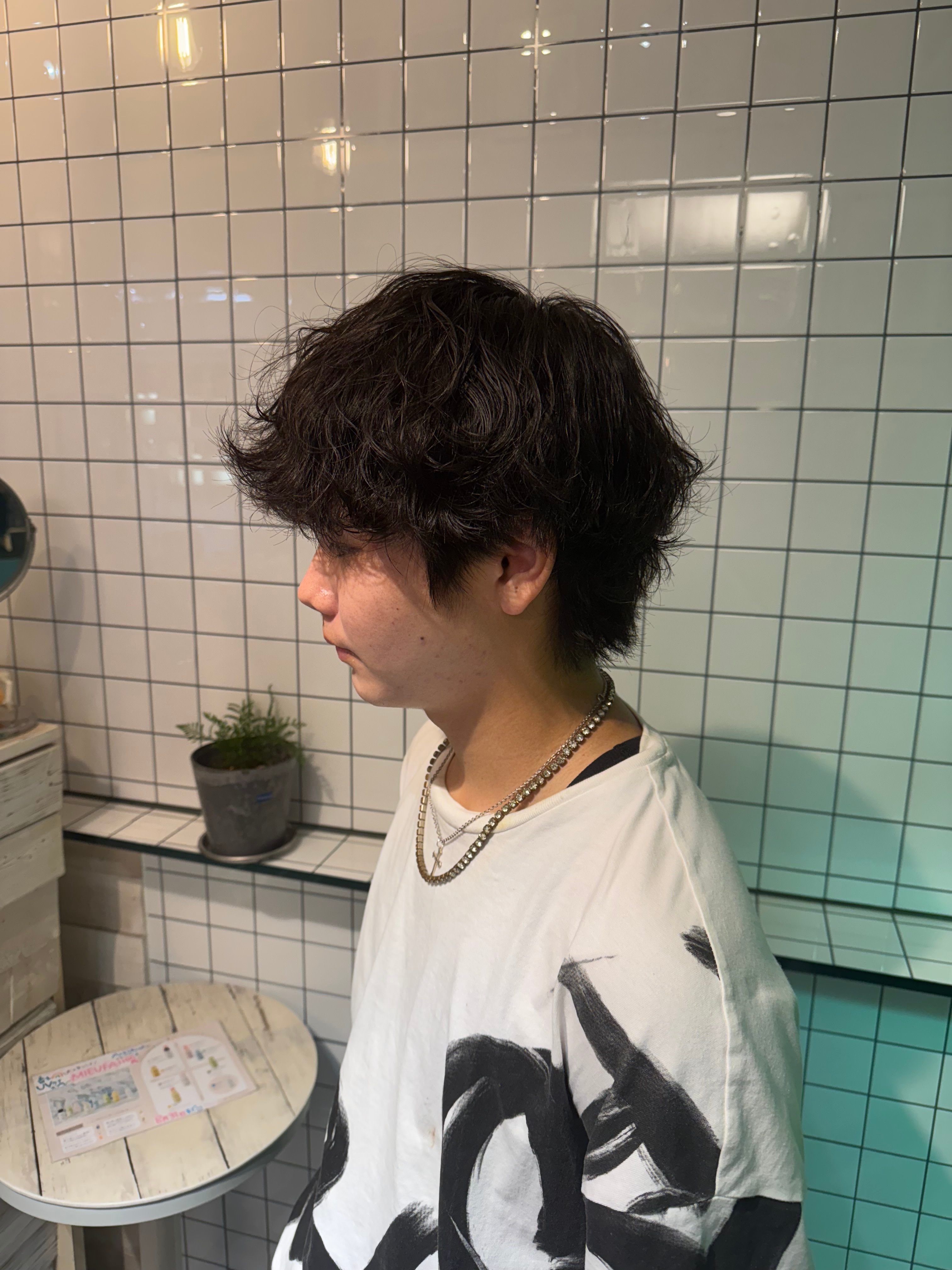 Hair ALES 原宿【ヘアーアレスハラジュク】のスタイル紹介。波巻きウェーブ巻きマッシュウルフ刈り上げなし