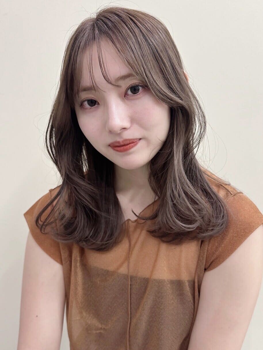 k-two 京都 ラクエ emu 【ケーツー エム】【ケーツーキョウトラクエエム】のスタイル紹介。レイヤーカット*まろベージュカラー*透明感ブリーチなしカラー