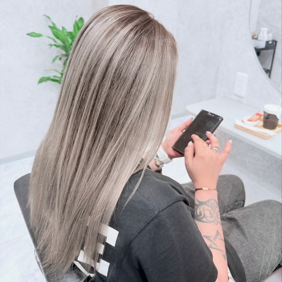 kamiiro ハイトーン/ブリーチ/ダブルカラー/髪質改善【カミイロ ハイトーン ブリーチ ダブルカラー カミシツカイゼン】のスタイル紹介。バレイヤージュ