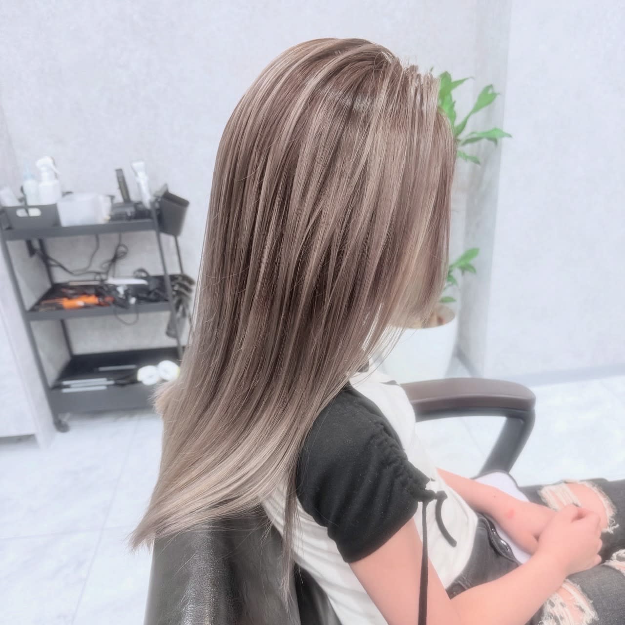 kamiiro ハイトーン/ブリーチ/ダブルカラー/髪質改善【カミイロ ハイトーン ブリーチ ダブルカラー カミシツカイゼン】のスタイル紹介。バレイヤージュ