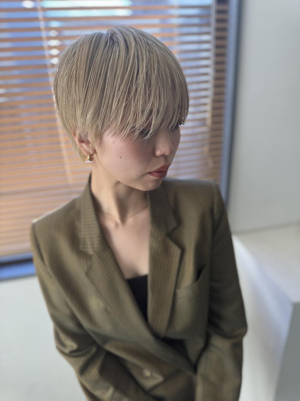 BIANCA 伊勢崎店【ビアンカ イセサキテン】のスタイル紹介。ホワイトブロンド×マッシュショート