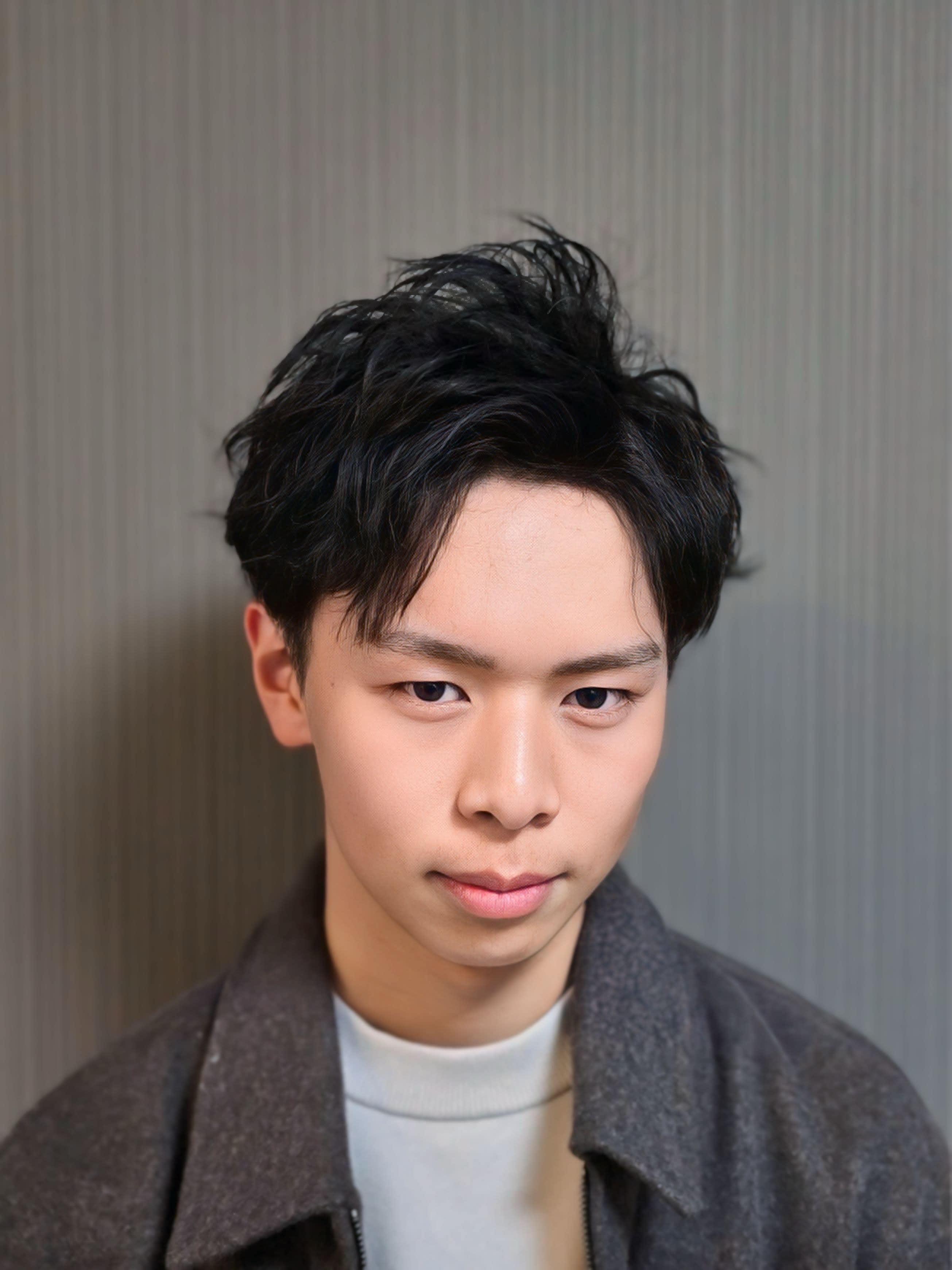 Les Mains メンズ特化サロン【レマン】【レマン メンズトッカサロン】のスタイル紹介。ショートアップバング