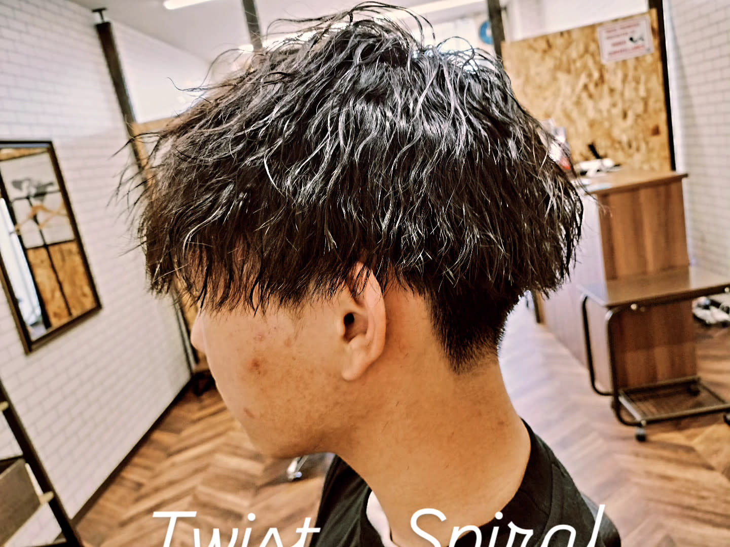 THE CUT【ザ カット】のスタイル紹介。ツイストスパイラルパーマ