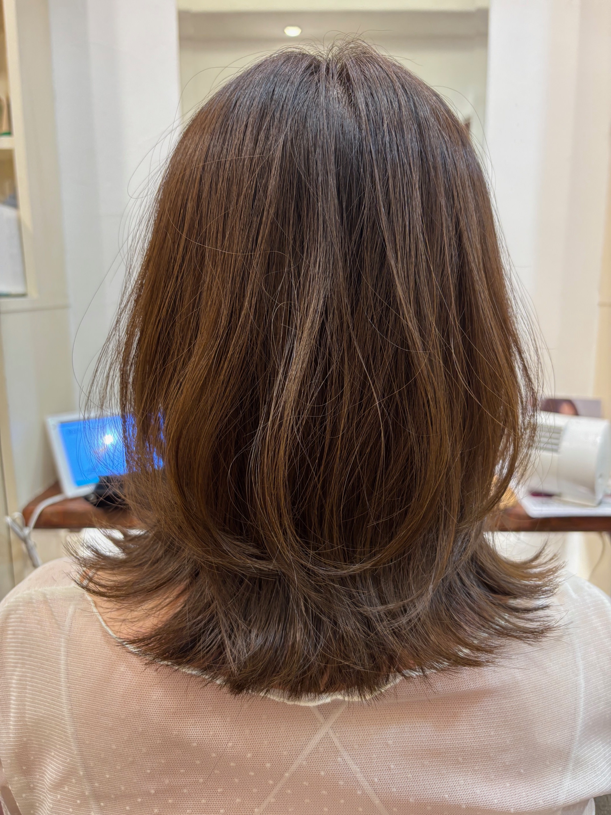 CRESCENDO LUNA【クレッシェンドルナ】のスタイル紹介。大人ナチュラルなハイライト×外ハネレイヤースタイル