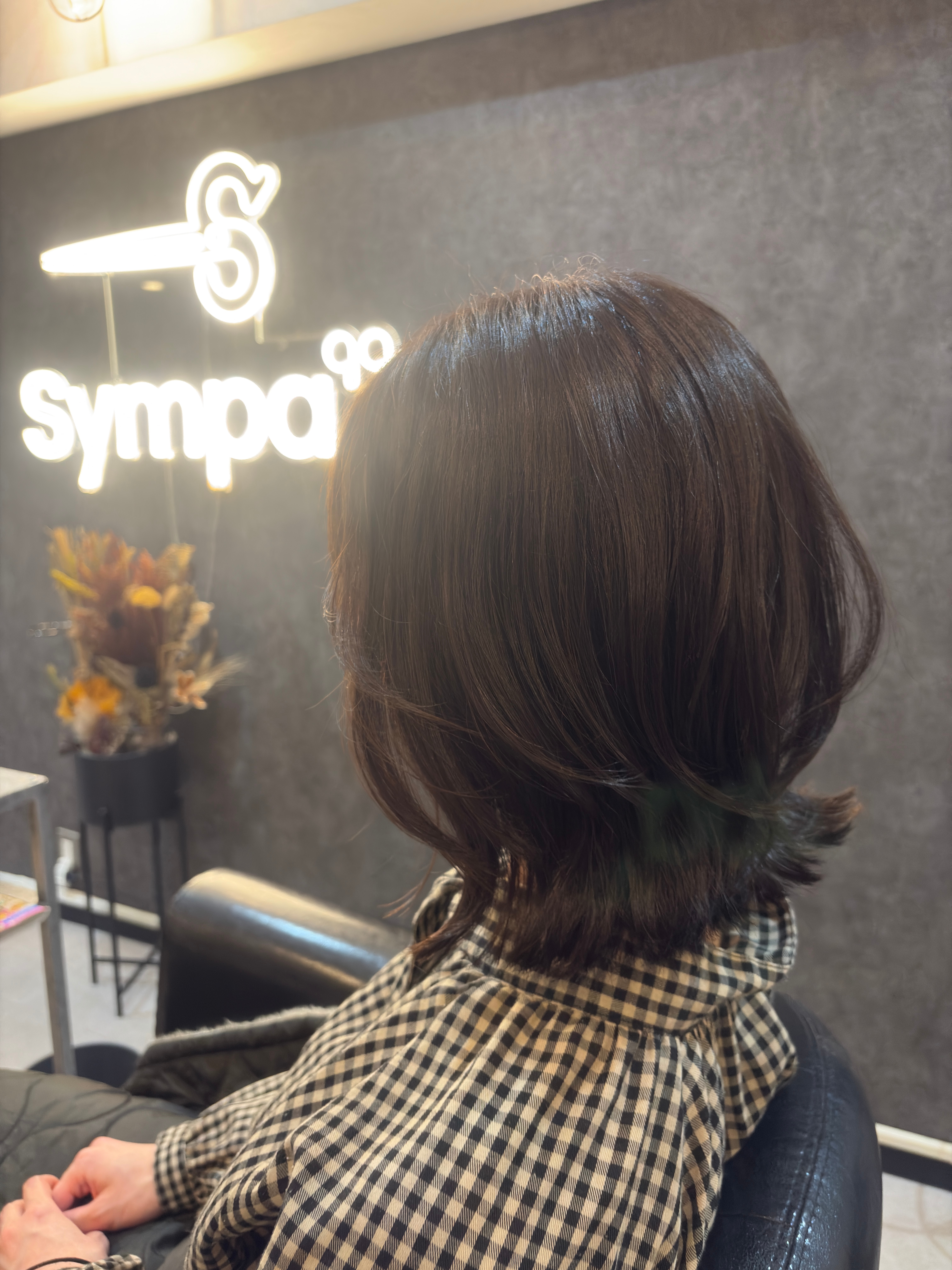 Sympa"【シンパ】のスタイル紹介。レイヤーボブ/切りっぱなし/外ハネ/くびれ