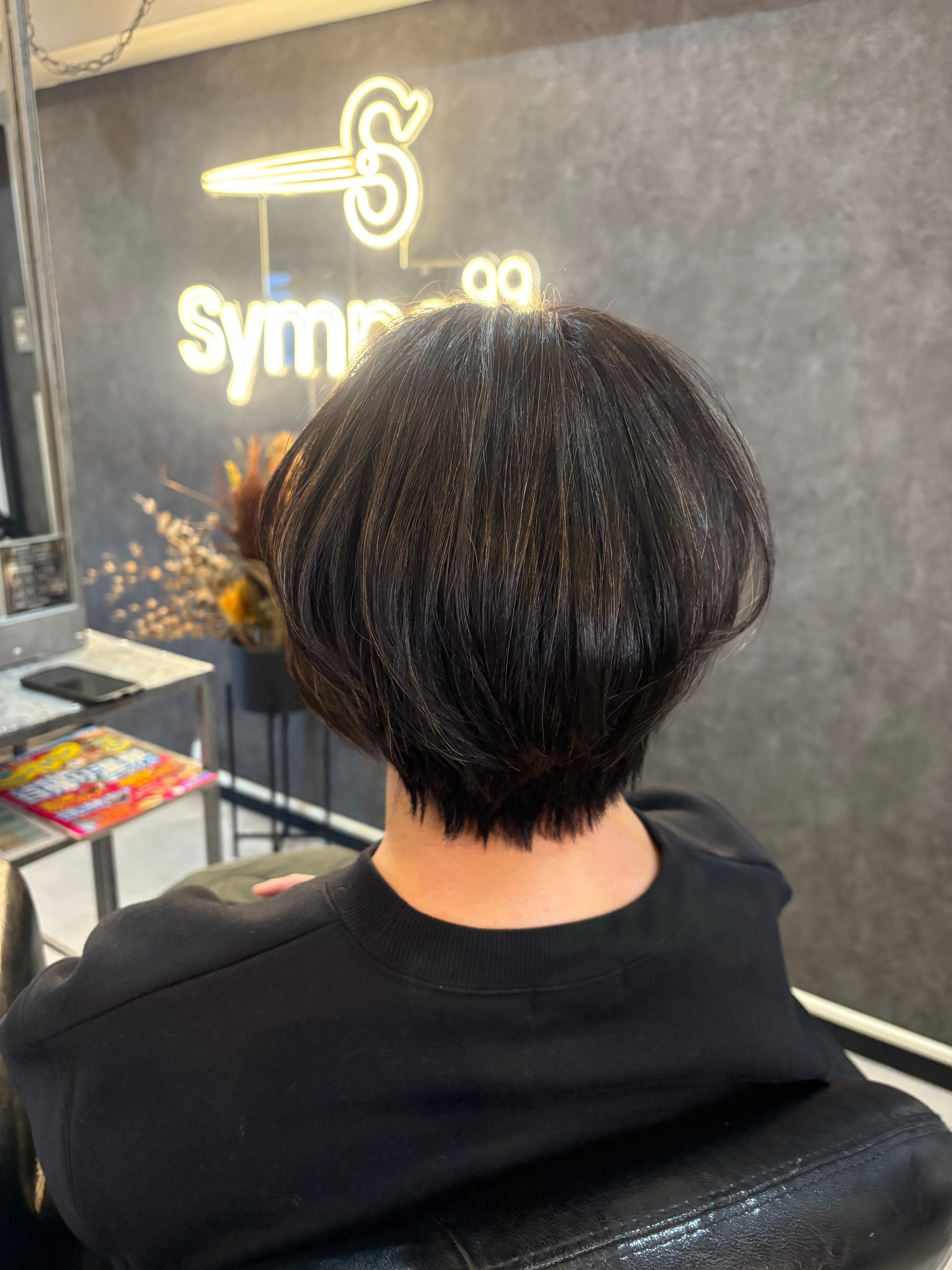 Sympa"【シンパ】のスタイル紹介。ショート/グレイカラー/骨格補正/大人ショート