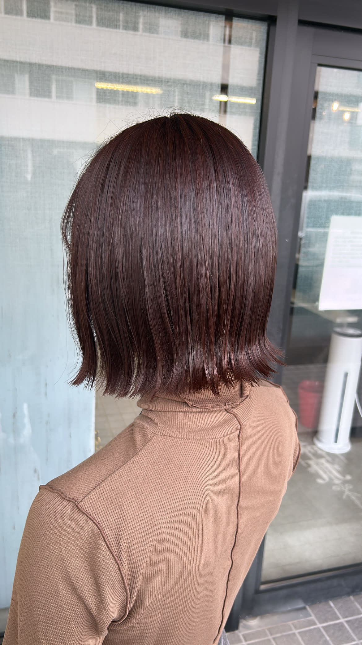 JLica【ジェリカ】のスタイル紹介。【艶カラー】ピンクブラウン×切りっぱなし外はねボブ