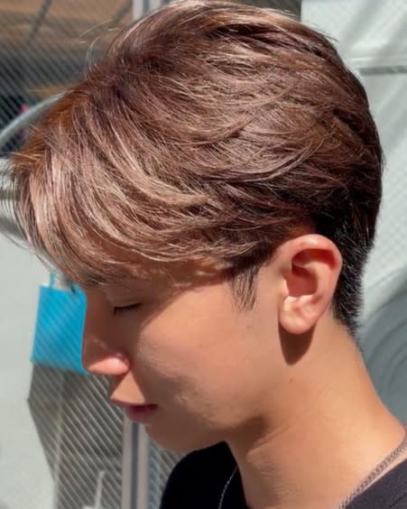 CARE 心斎橋【ケア シンサイバシ】のスタイル紹介。センターパートメンズマッシュ刈り上げ　