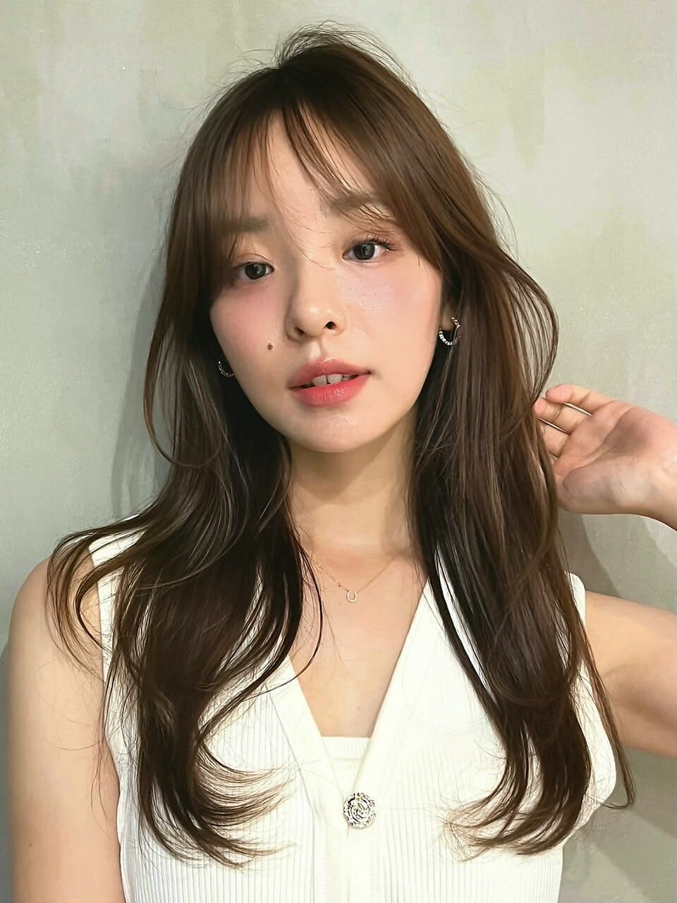 K-two 銀座・QUEEN’S GARDEN by K-two【ケーツー ギンザ クィーンズガーデン バイ ケーツー】のスタイル紹介。ロングレイヤー/チョコレートブラウン/艶髪