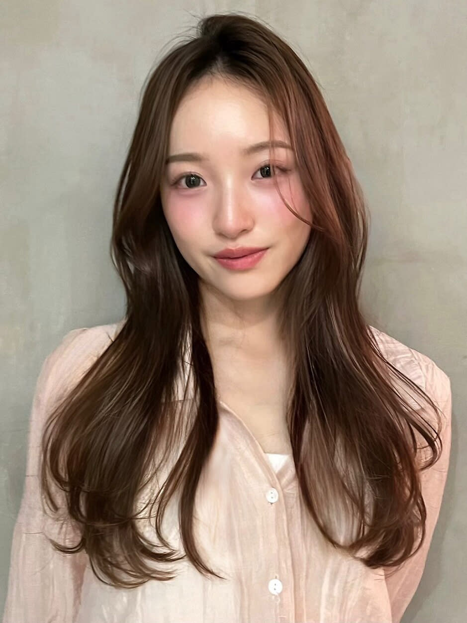 K-two 銀座・QUEEN’S GARDEN by K-two【ケーツー ギンザ クィーンズガーデン バイ ケーツー】のスタイル紹介。レイヤーロング/チョコレートブラウン/艶髪