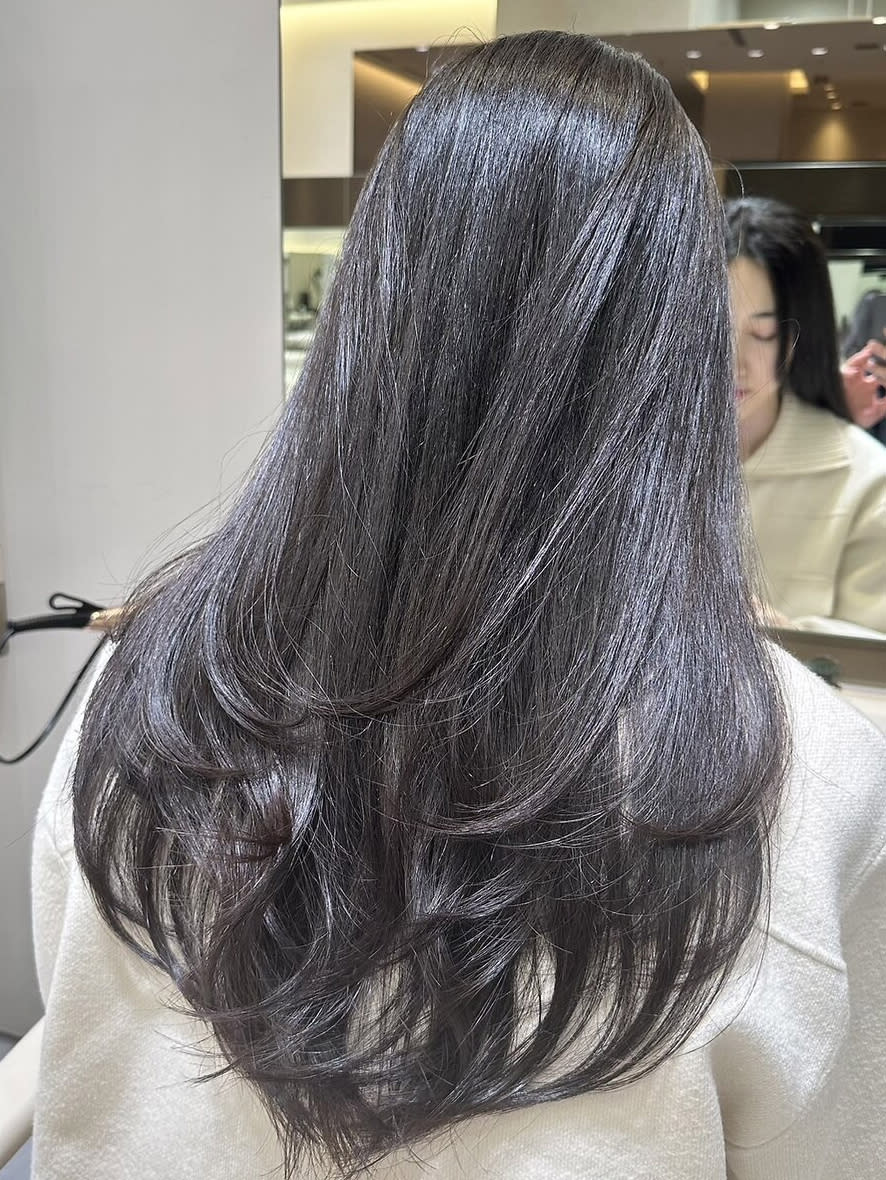 CORSO by k-two 西宮北口【コルソ バイ ケーツー】【コルソ バイ ケーツー ニシノミヤキタグチ】のスタイル紹介。レイヤー/艶髪/グレージュ/髪質改善トリートメント