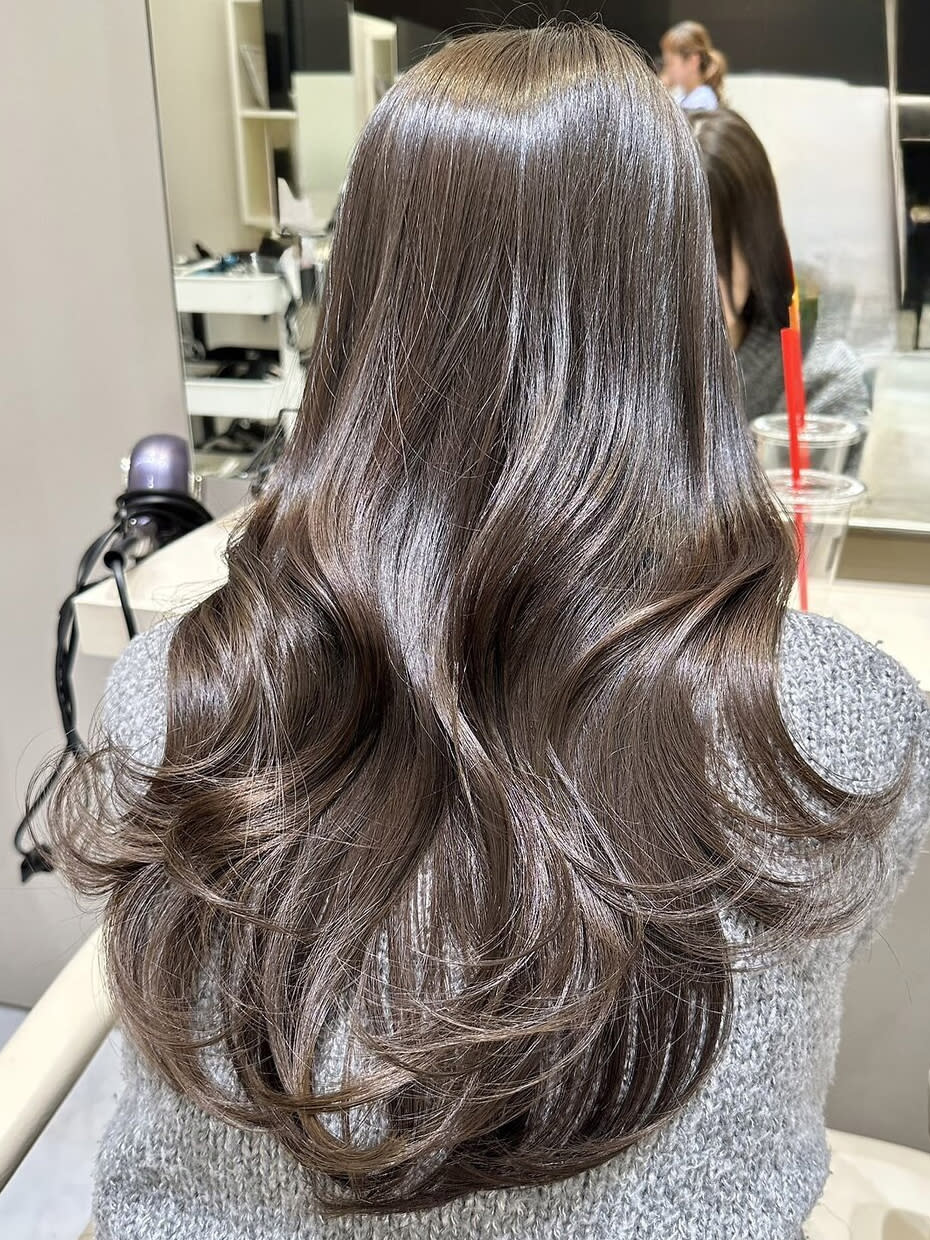 CORSO by k-two 西宮北口【コルソ バイ ケーツー】【コルソ バイ ケーツー ニシノミヤキタグチ】のスタイル紹介。レイヤー/オリーブベージュ/艶髪/髪質改善トリートメント