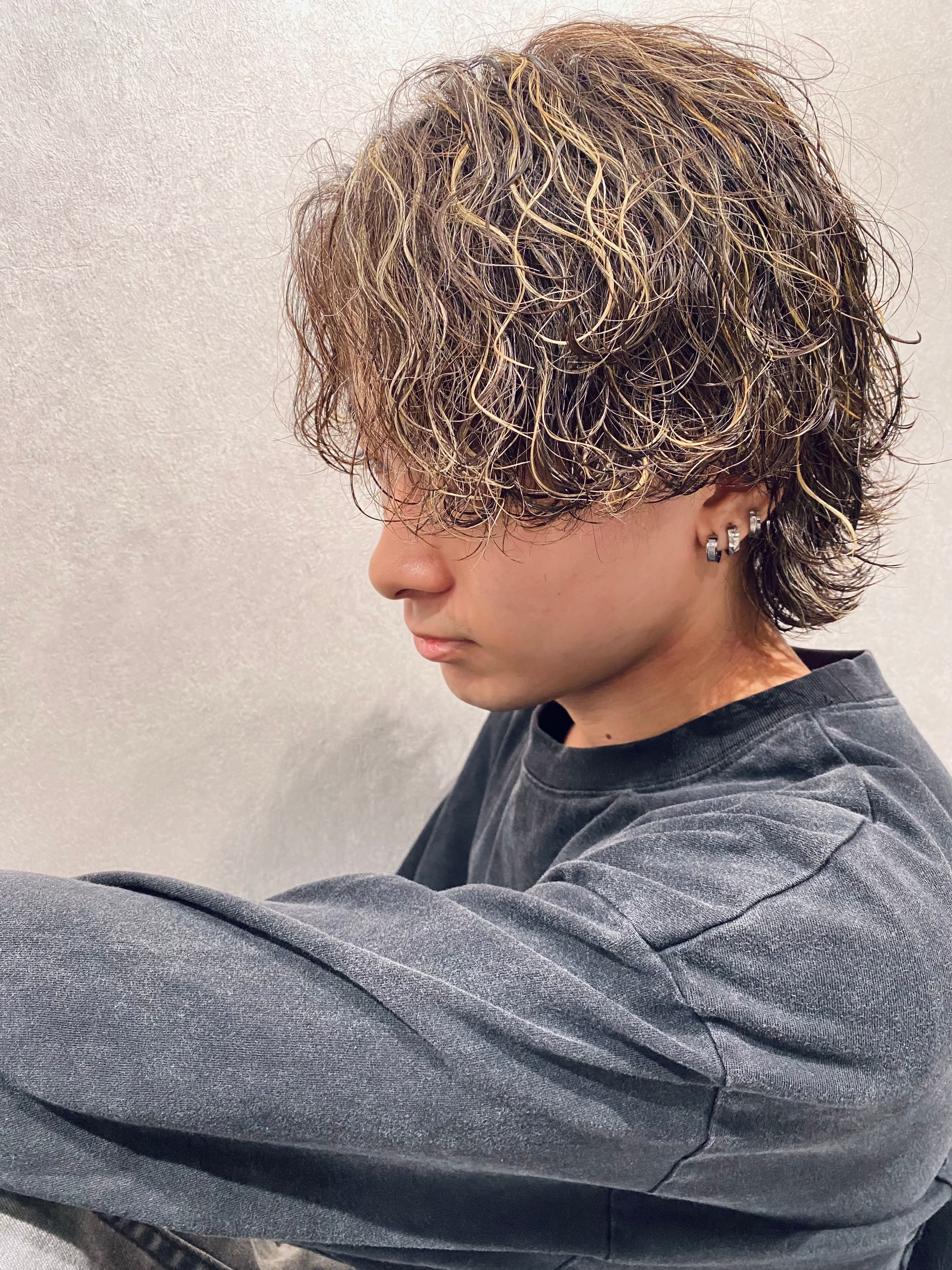 【静岡men's専門サロン】NEXT NEO【シズオカメンズセンモンサロン ネクスト ネオ】のスタイル紹介。【櫻田】ハイライトメッシュ　波巻きスパイラルパーマ