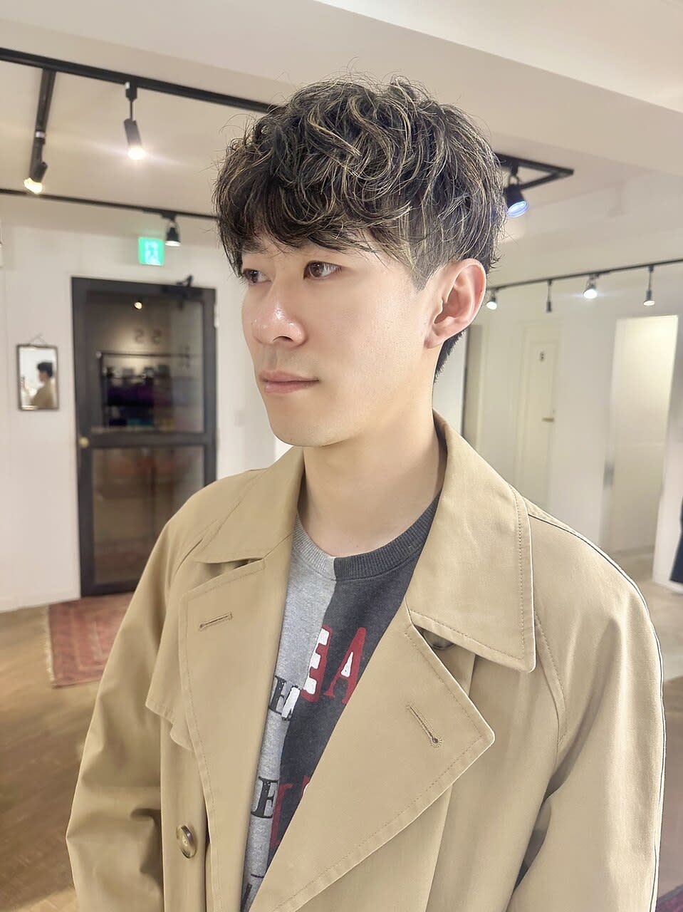 5 SCENE AOYAMA【ファイブシーンアオヤマ】のスタイル紹介。韓国ヘアカルマパーマコンマバングセンターパート黒髪ウルフ