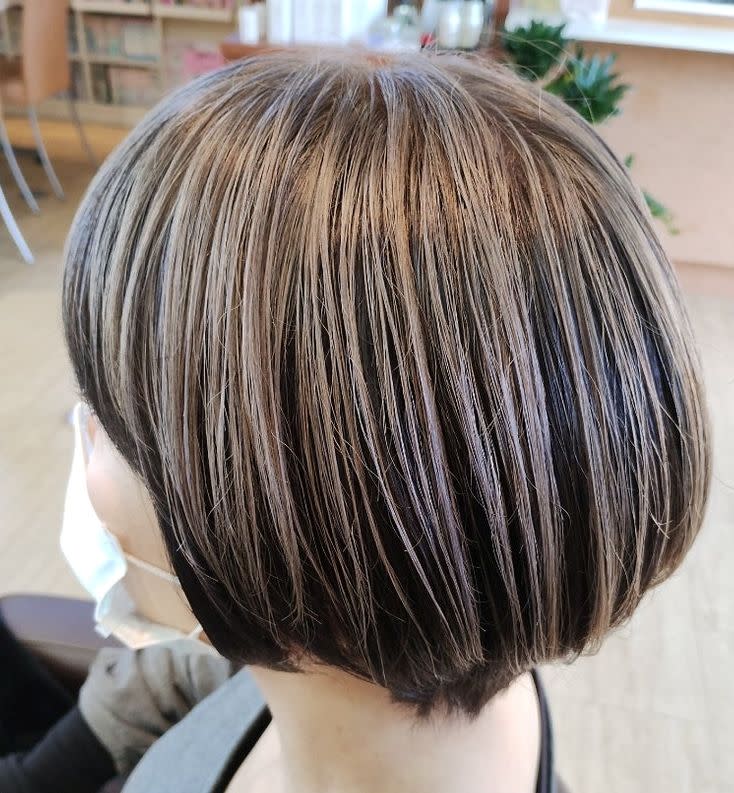 HAIR＆MAKE manis 髪質改善・白髪ぼかし【ヘアーアンドメイク マニス カミシツカイゼン シラガボカシ】のスタイル紹介。アンブレラカラー ボブ