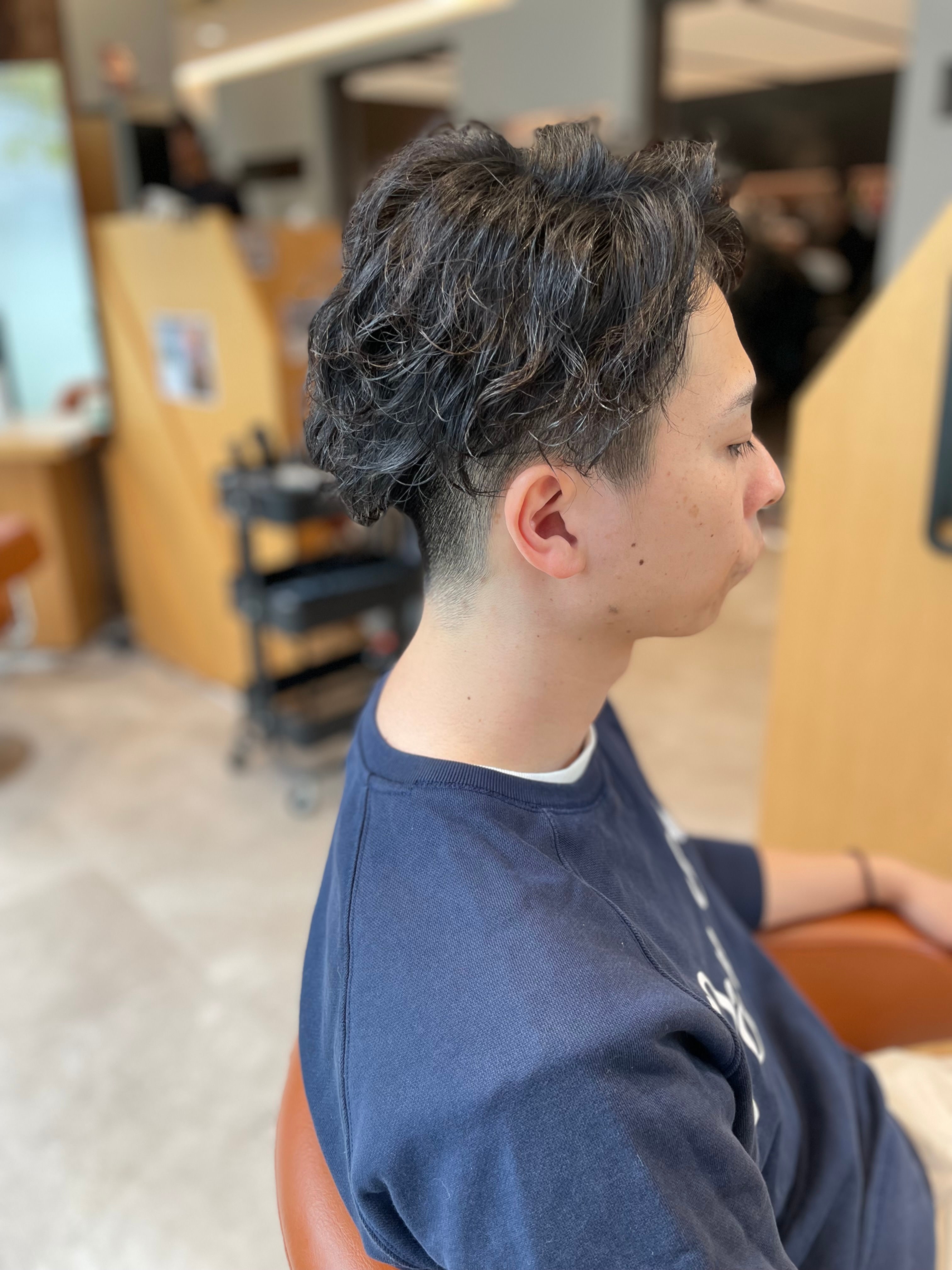 HAREKE AVEDA&HAREKE 8【ハレケアヴェダアンドハレケエイト】のスタイル紹介。前下がりミックスパーマ