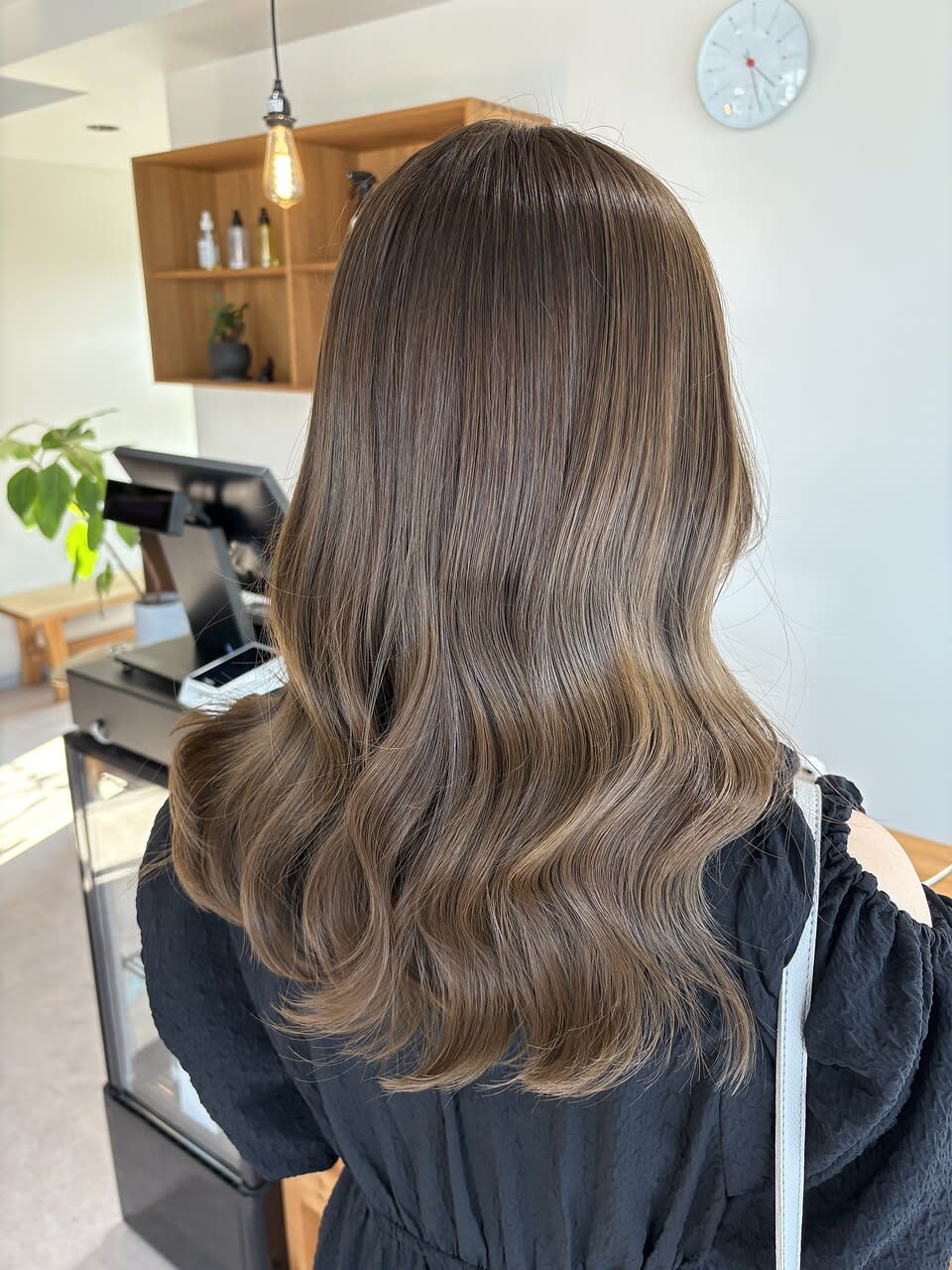 n.w.h【エヌダブリュエイチ】のスタイル紹介。オリーブベージュ