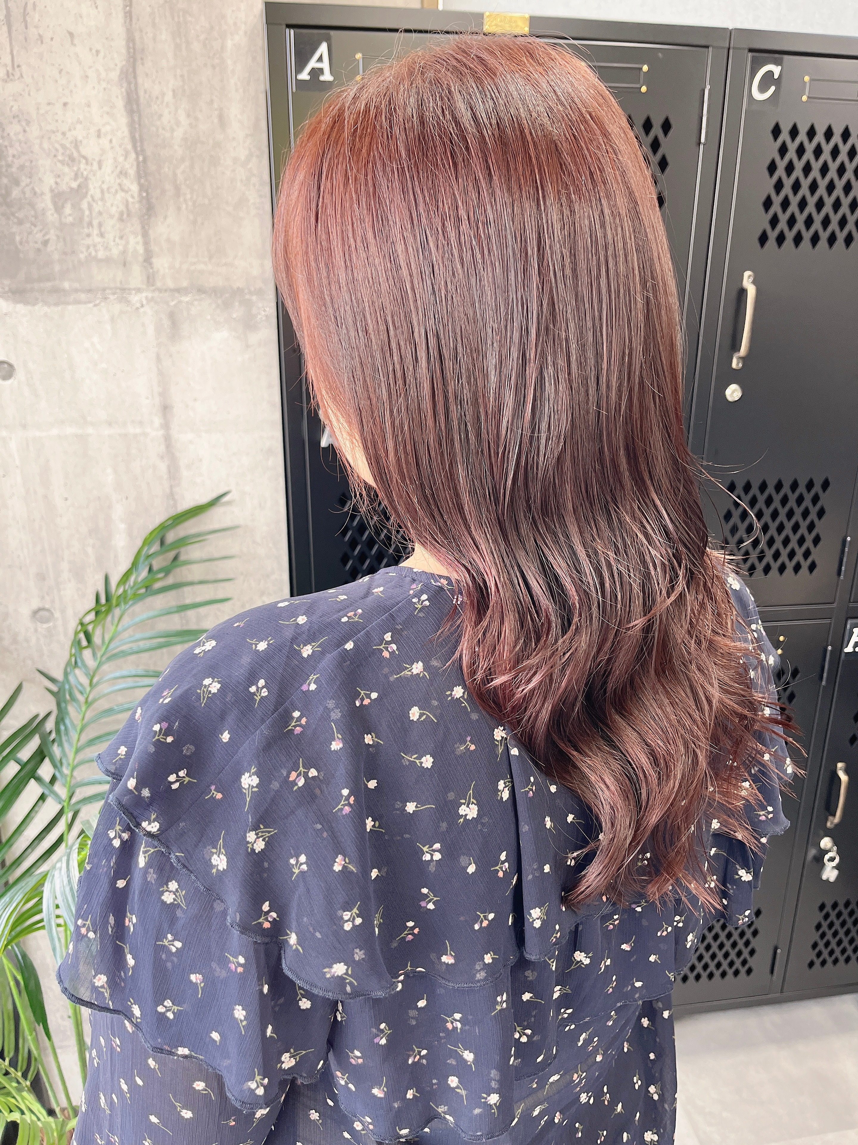 ambitious入間【アンビシャスイルマ】のスタイル紹介。☆ブリーチなし×大人上品ローズレッドカラー