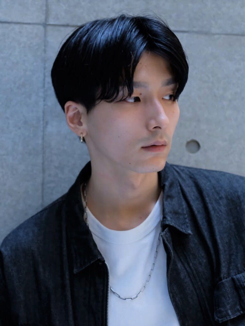 全室完全個室Men's hair salon STELLA【メンズヘアーサロンステラ】のスタイル紹介。センターパート マッシュ メンズショート 黒髪 ツーブロック